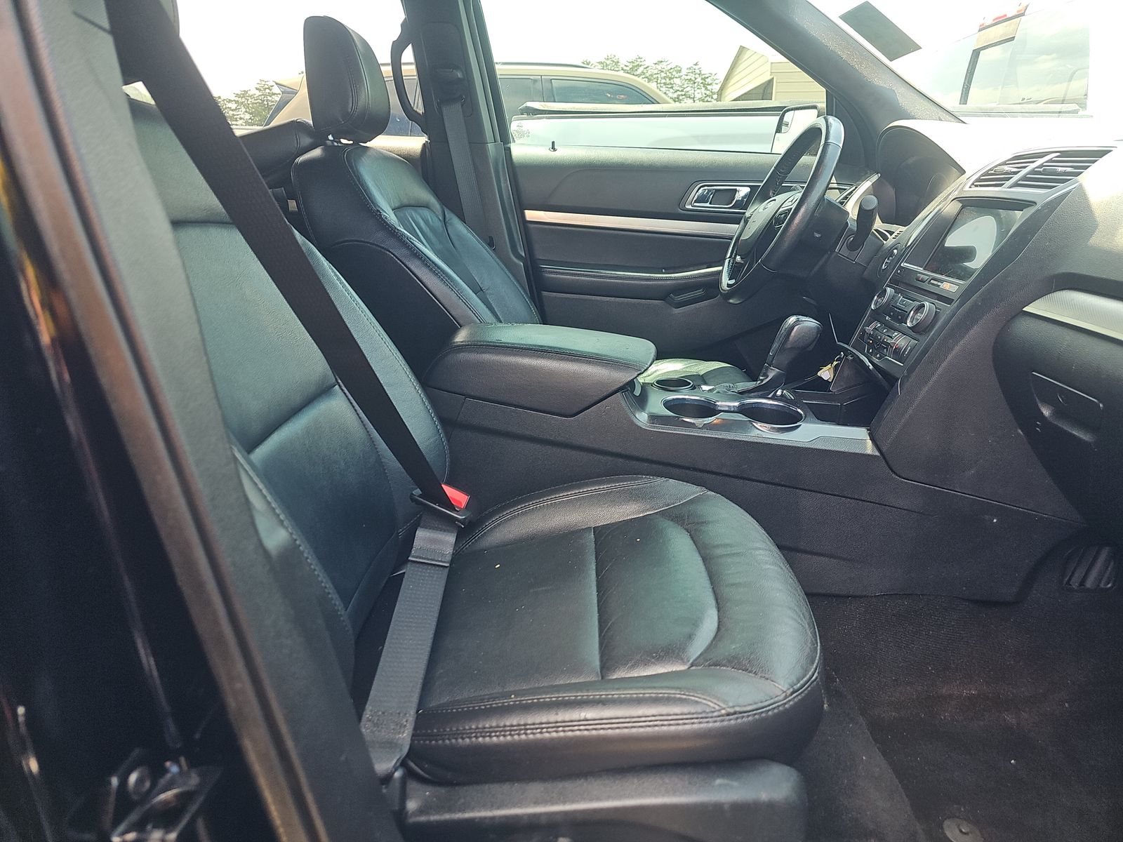 FORD EXPLORER - 9