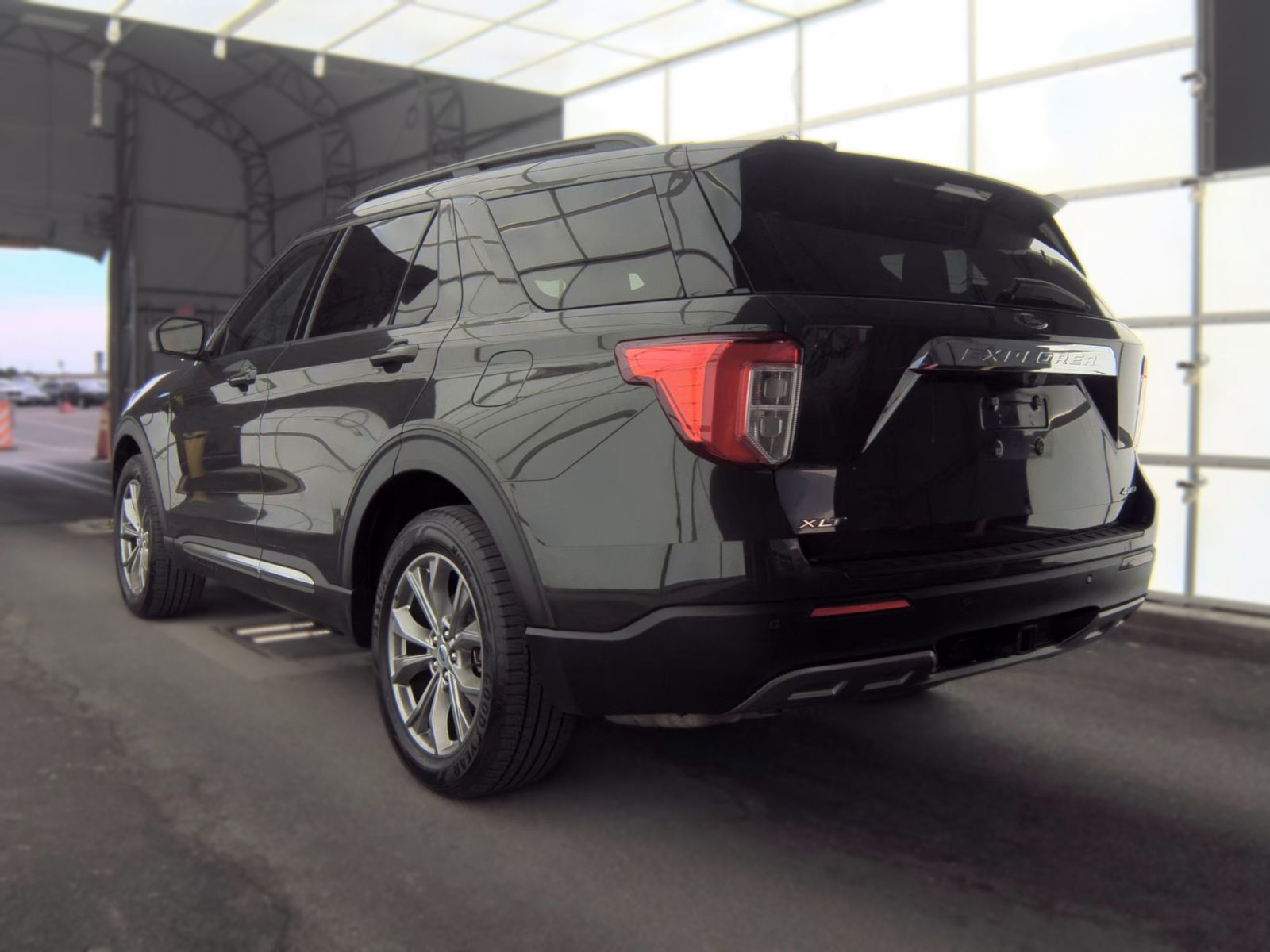 FORD EXPLORER - 9