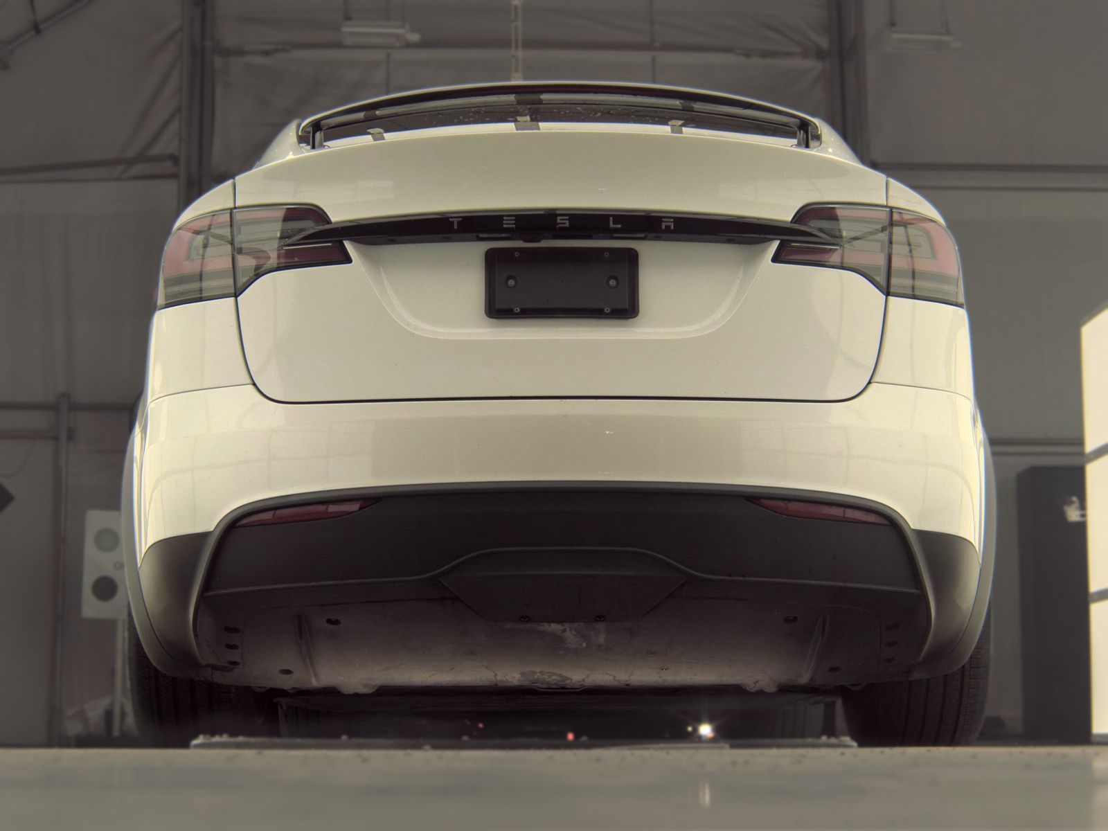 TESLA MODEL X - 8
