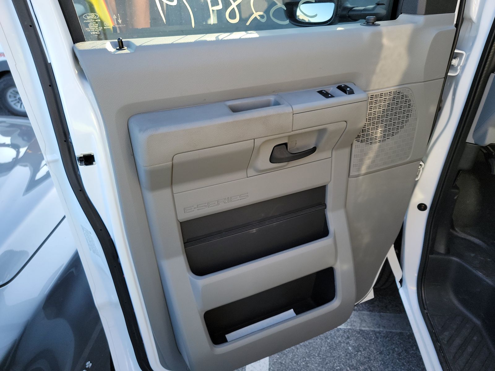 FORD E-350 - 10