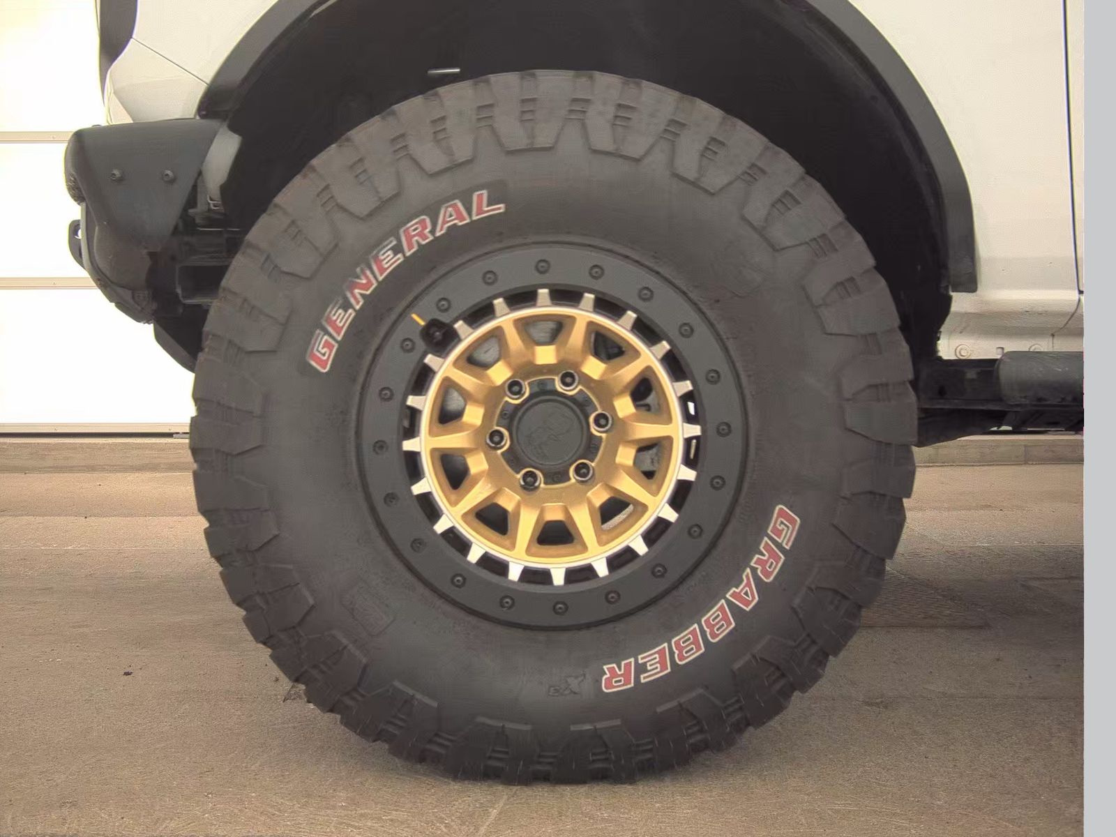 FORD BRONCO - 10