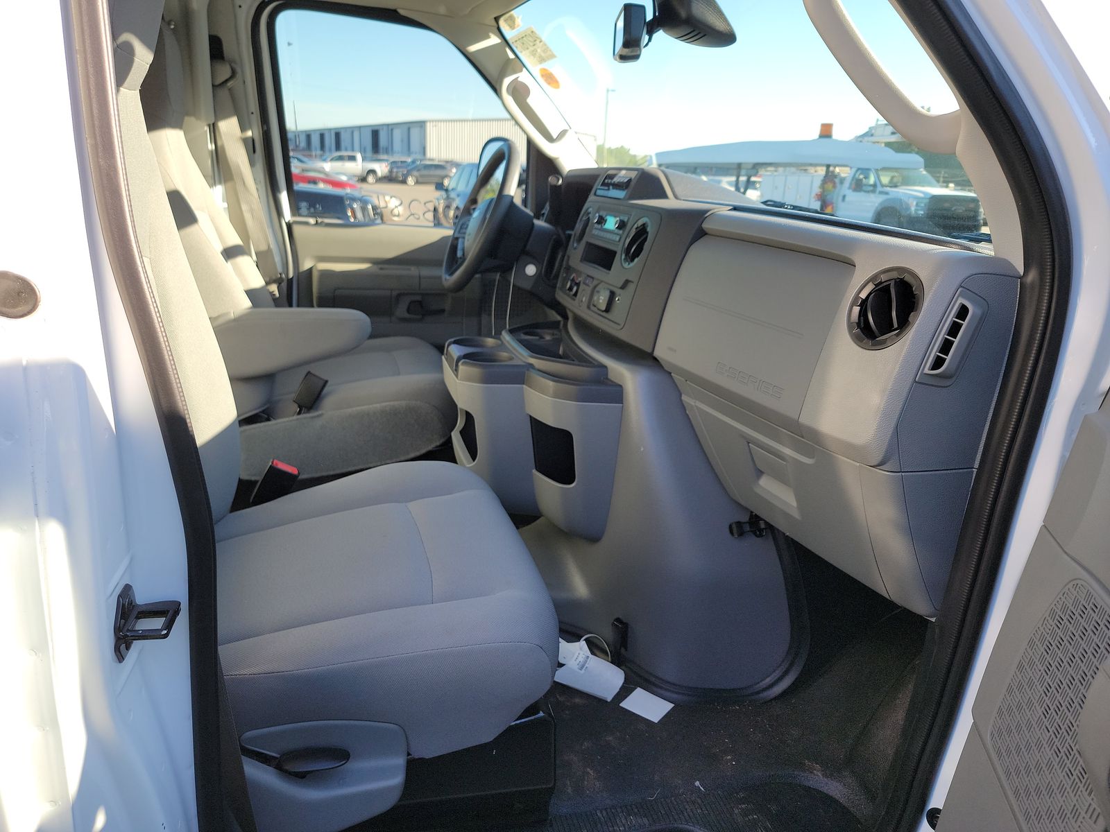 FORD E-350 - 9