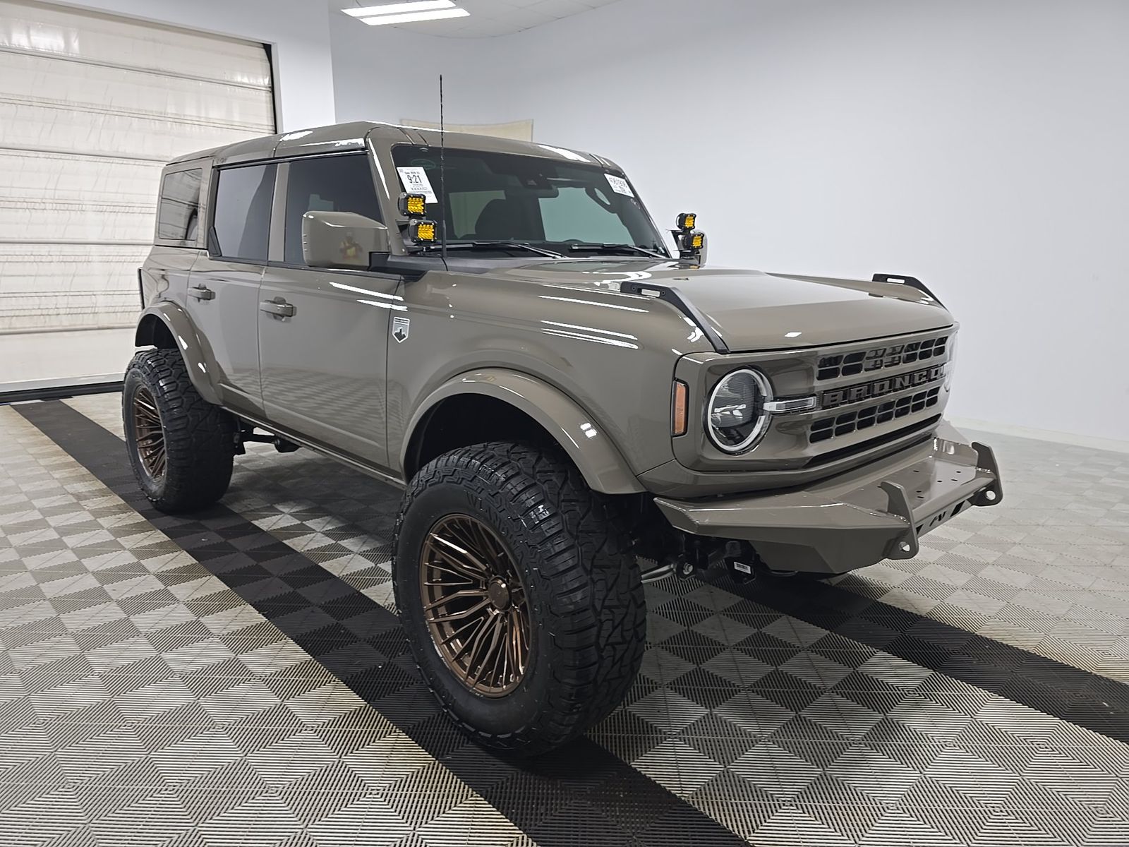 FORD BRONCO - 4