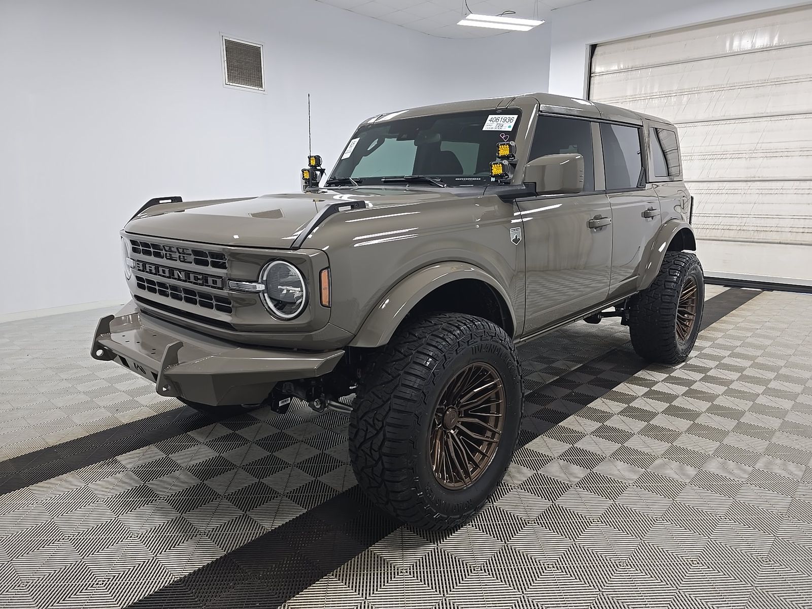 FORD BRONCO - 1