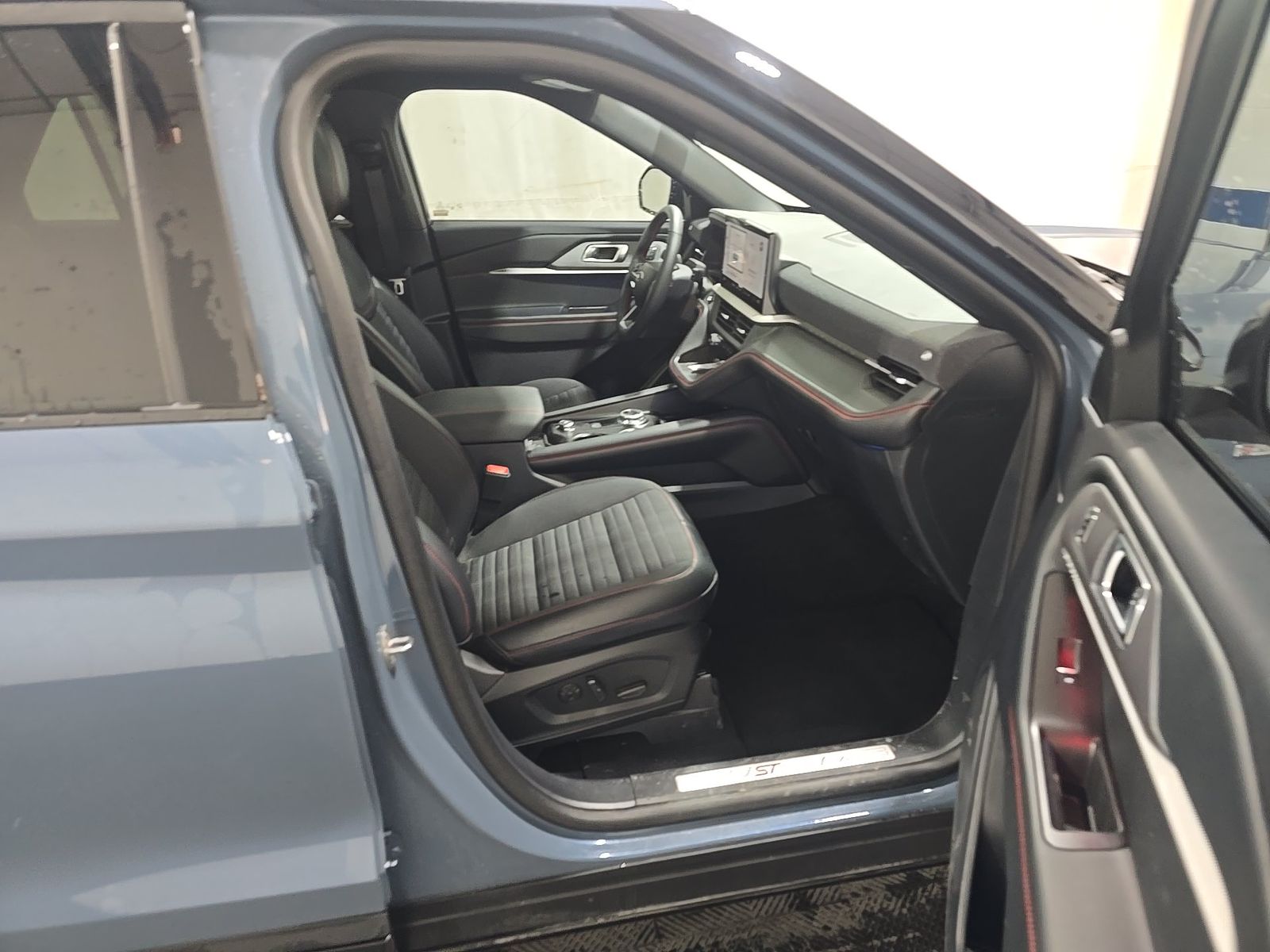 FORD EXPLORER - 9