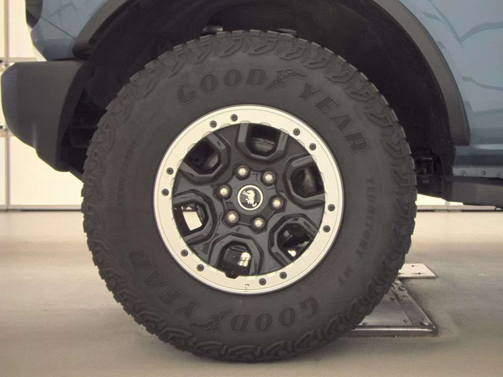 FORD BRONCO - 10