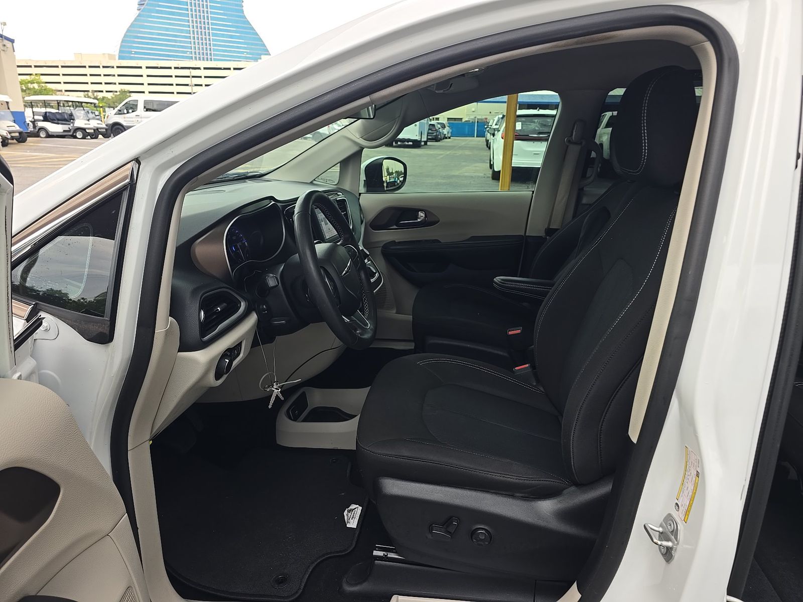 CHRYSLER VOYAGER - 8
