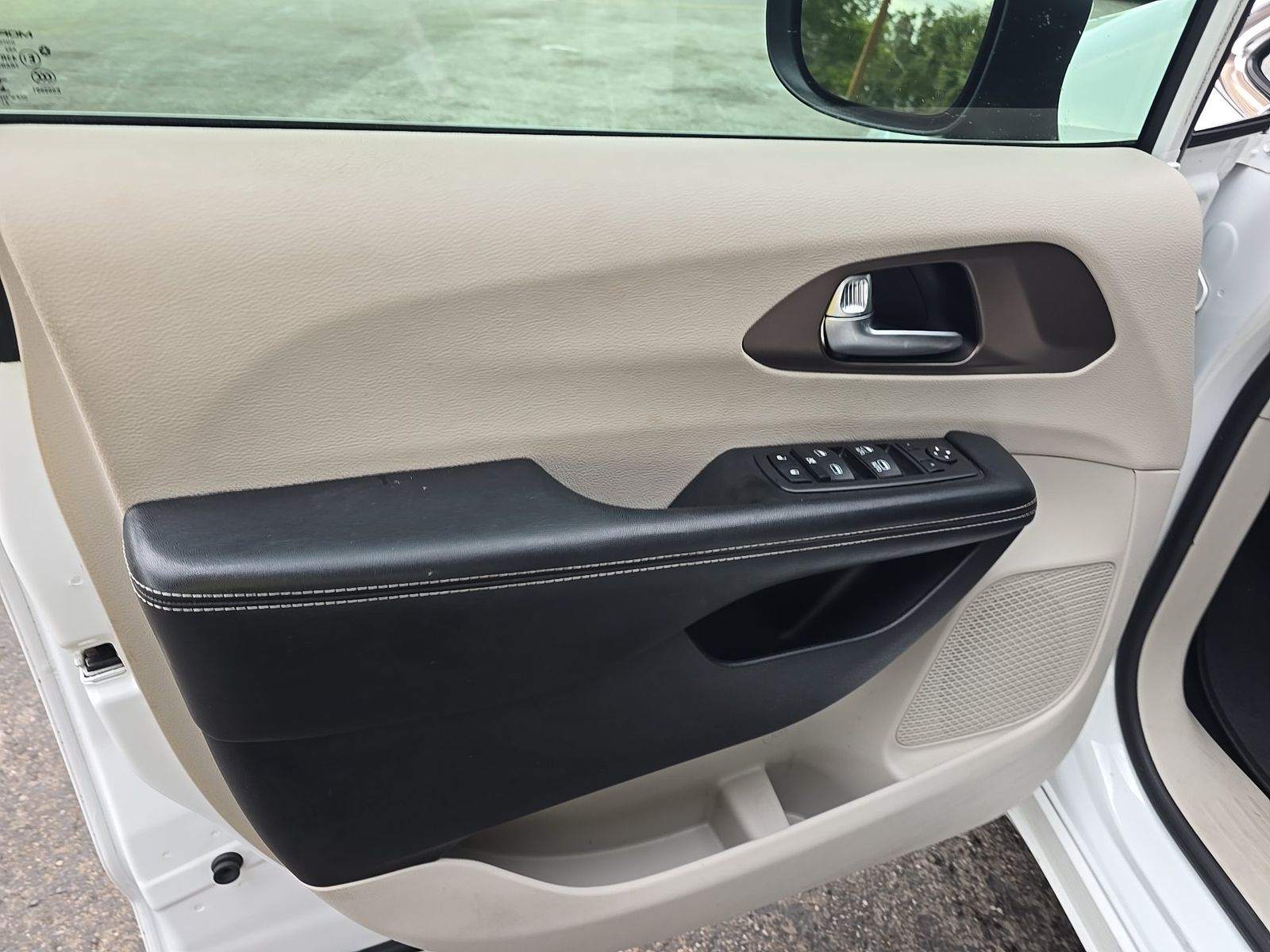 CHRYSLER VOYAGER - 10