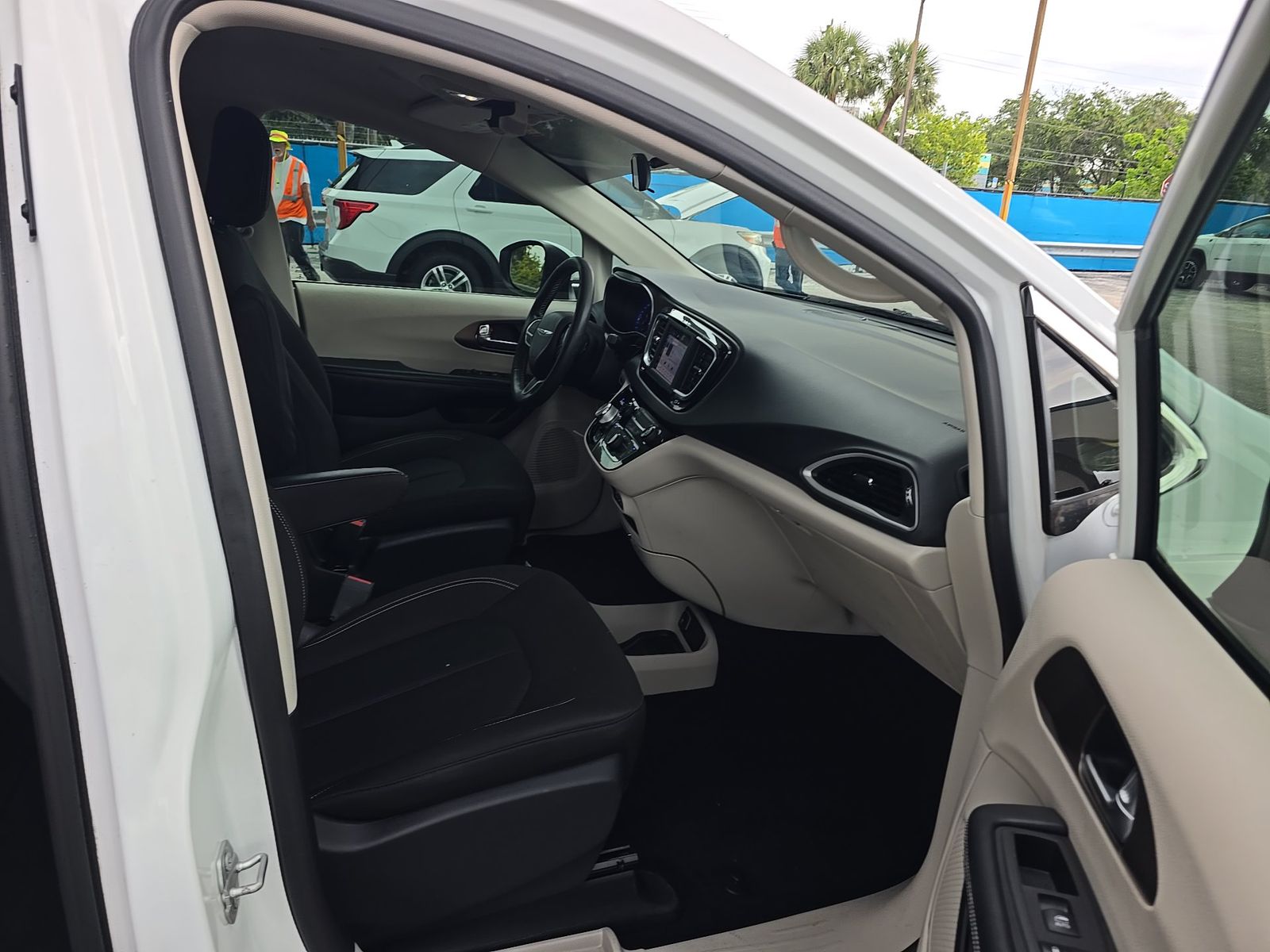 CHRYSLER VOYAGER - 9