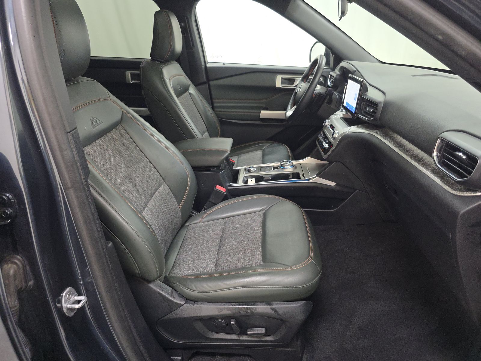 FORD EXPLORER - 9