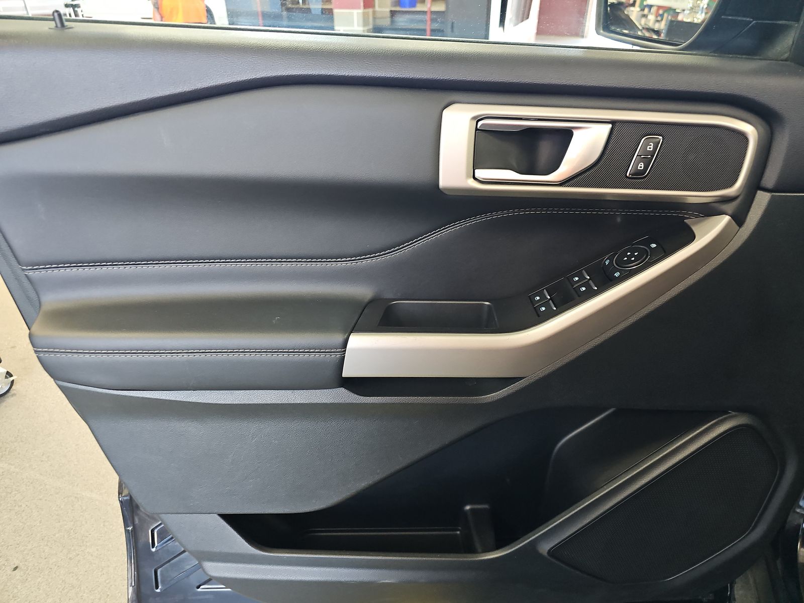 FORD EXPLORER - 10