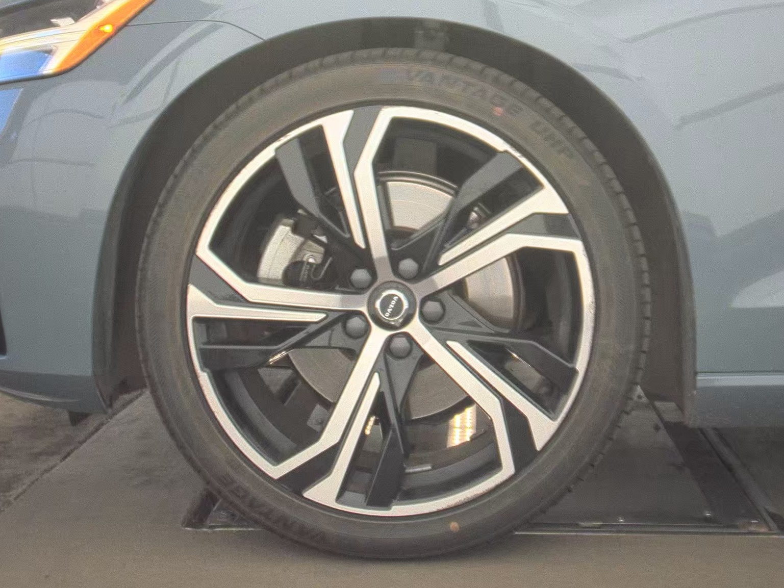 2024 Volvo S60 B5 Core AWD