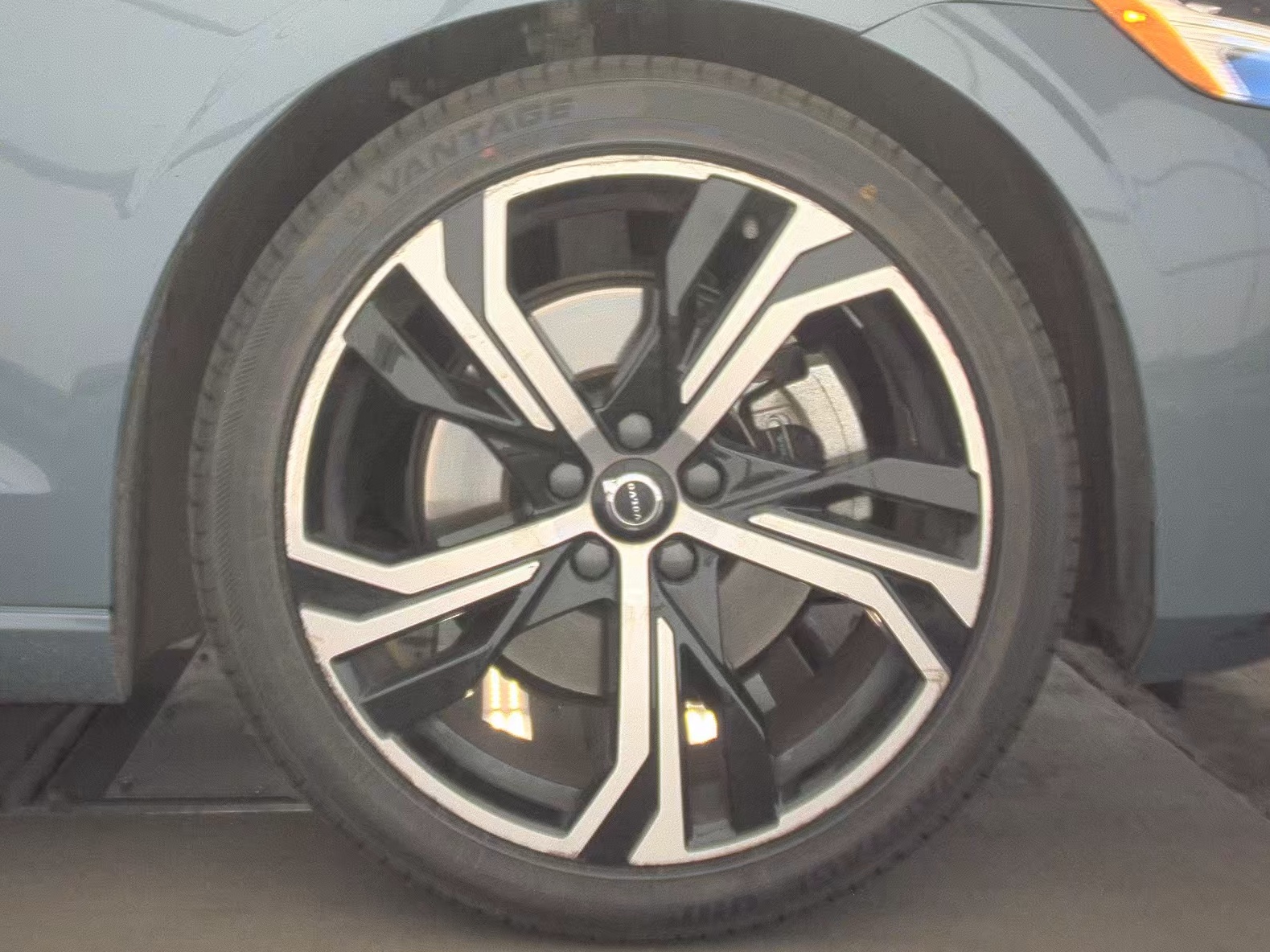 2024 Volvo S60 B5 Core AWD