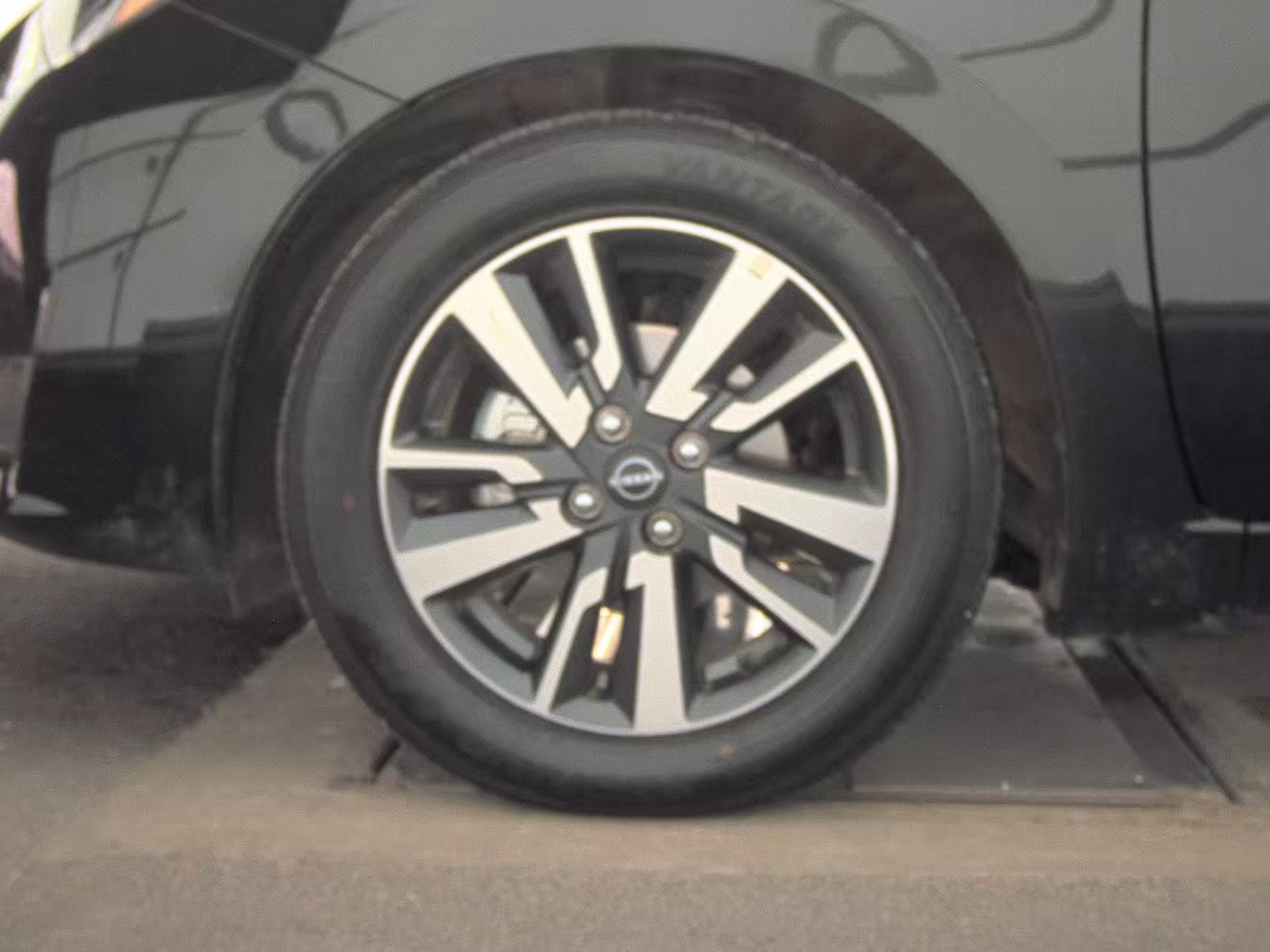 NISSAN VERSA - 10