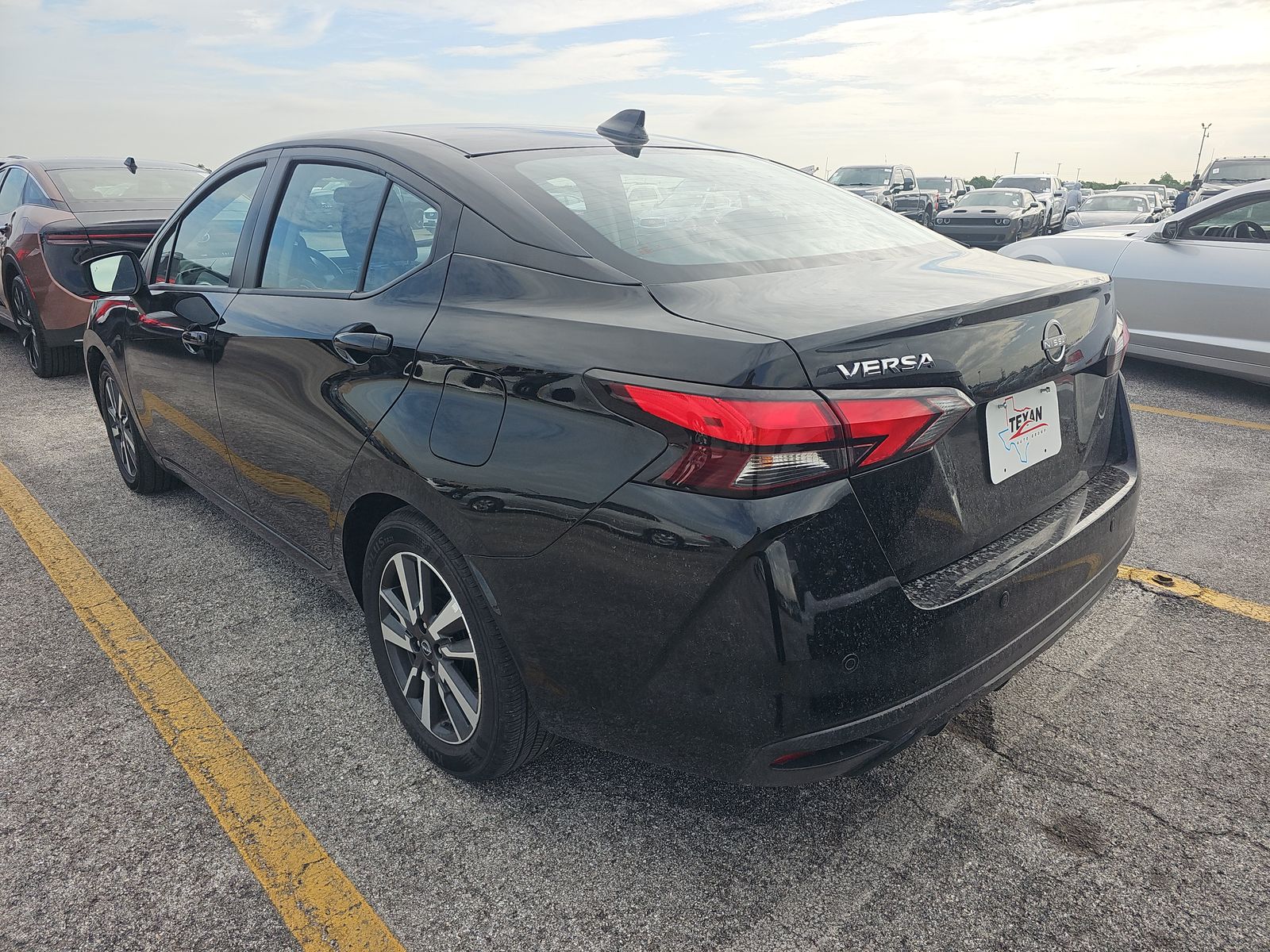 NISSAN VERSA - 9