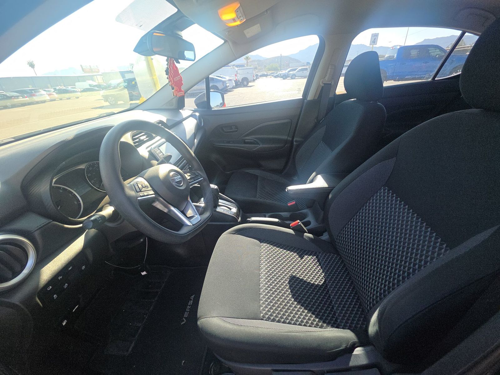 NISSAN VERSA - 8