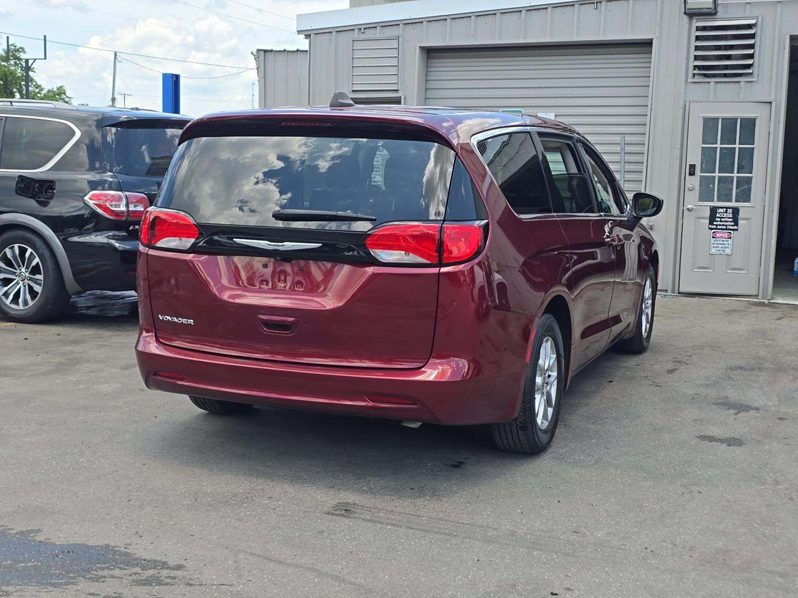 CHRYSLER VOYAGER - 3
