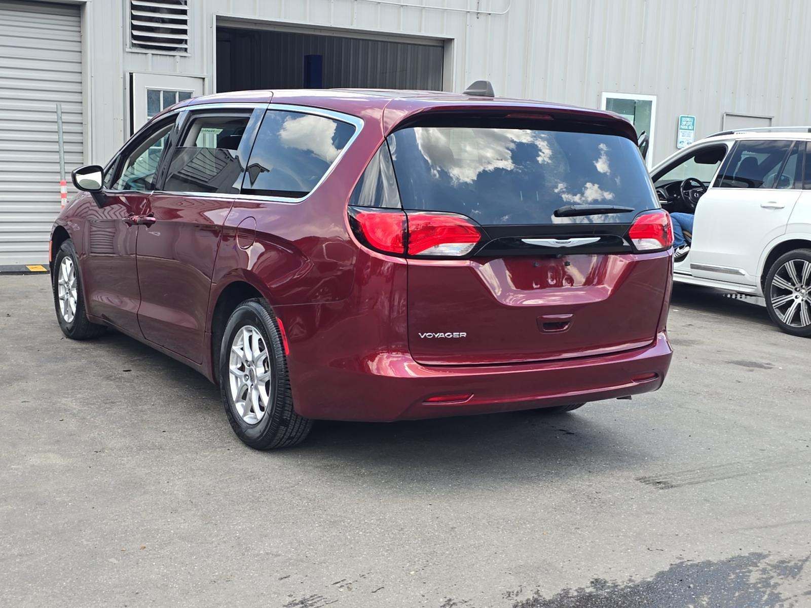 CHRYSLER VOYAGER - 4
