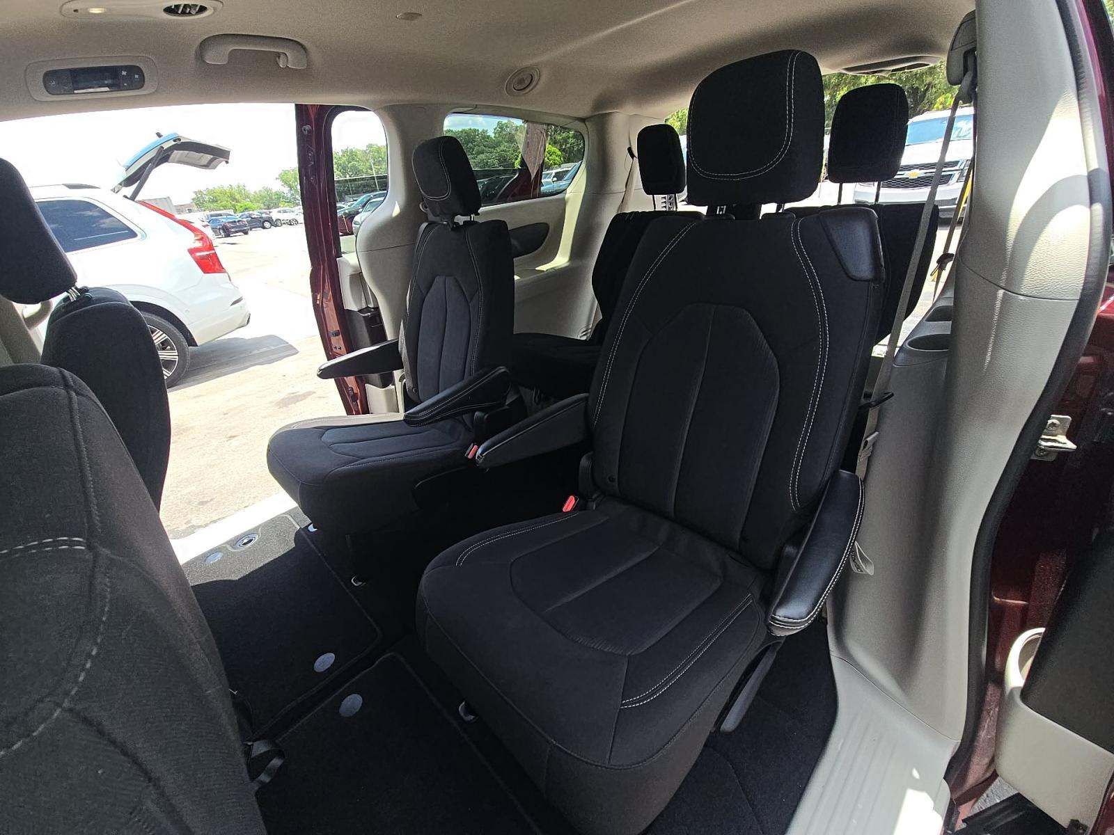 CHRYSLER VOYAGER - 8
