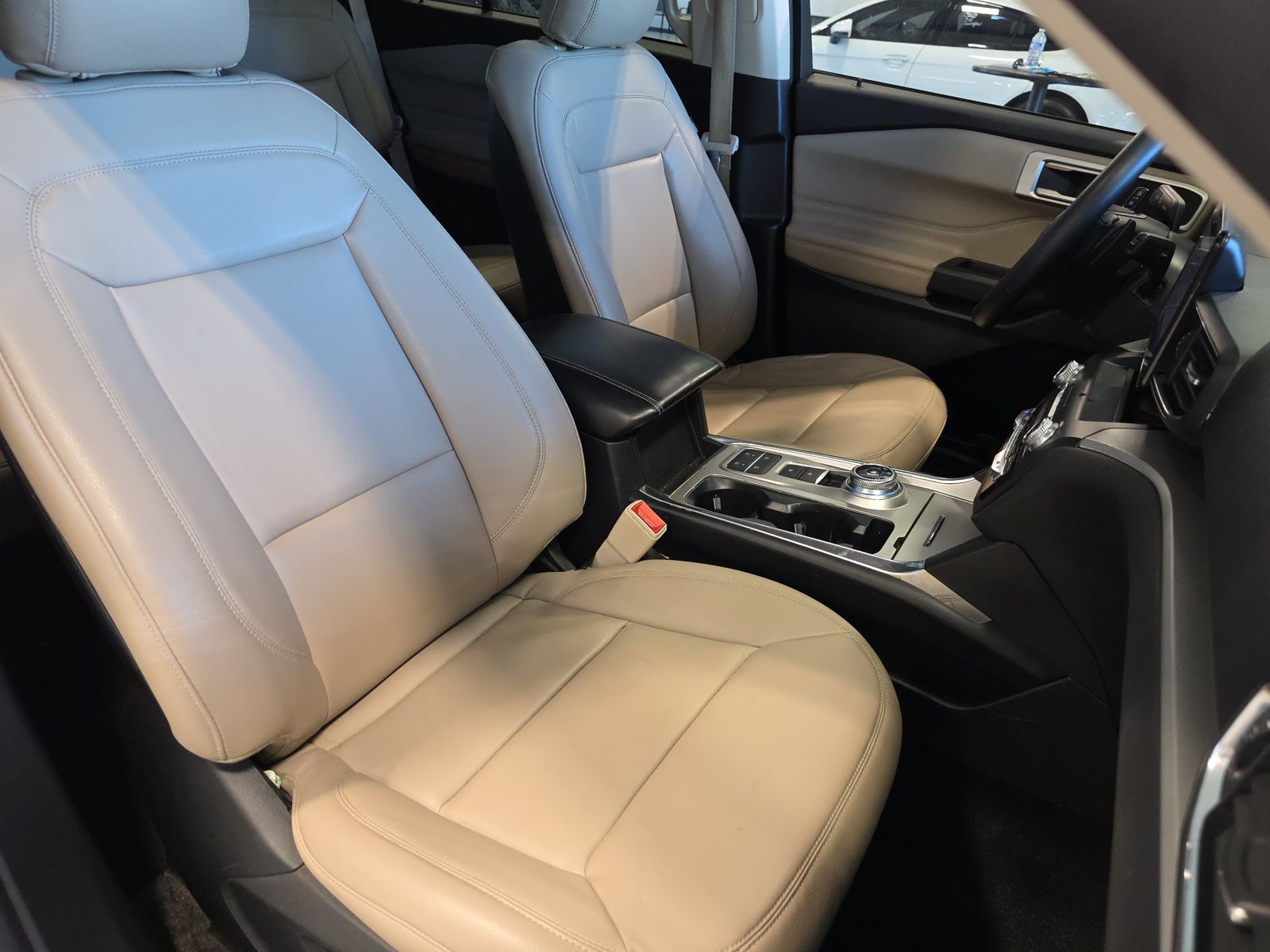 FORD EXPLORER - 9