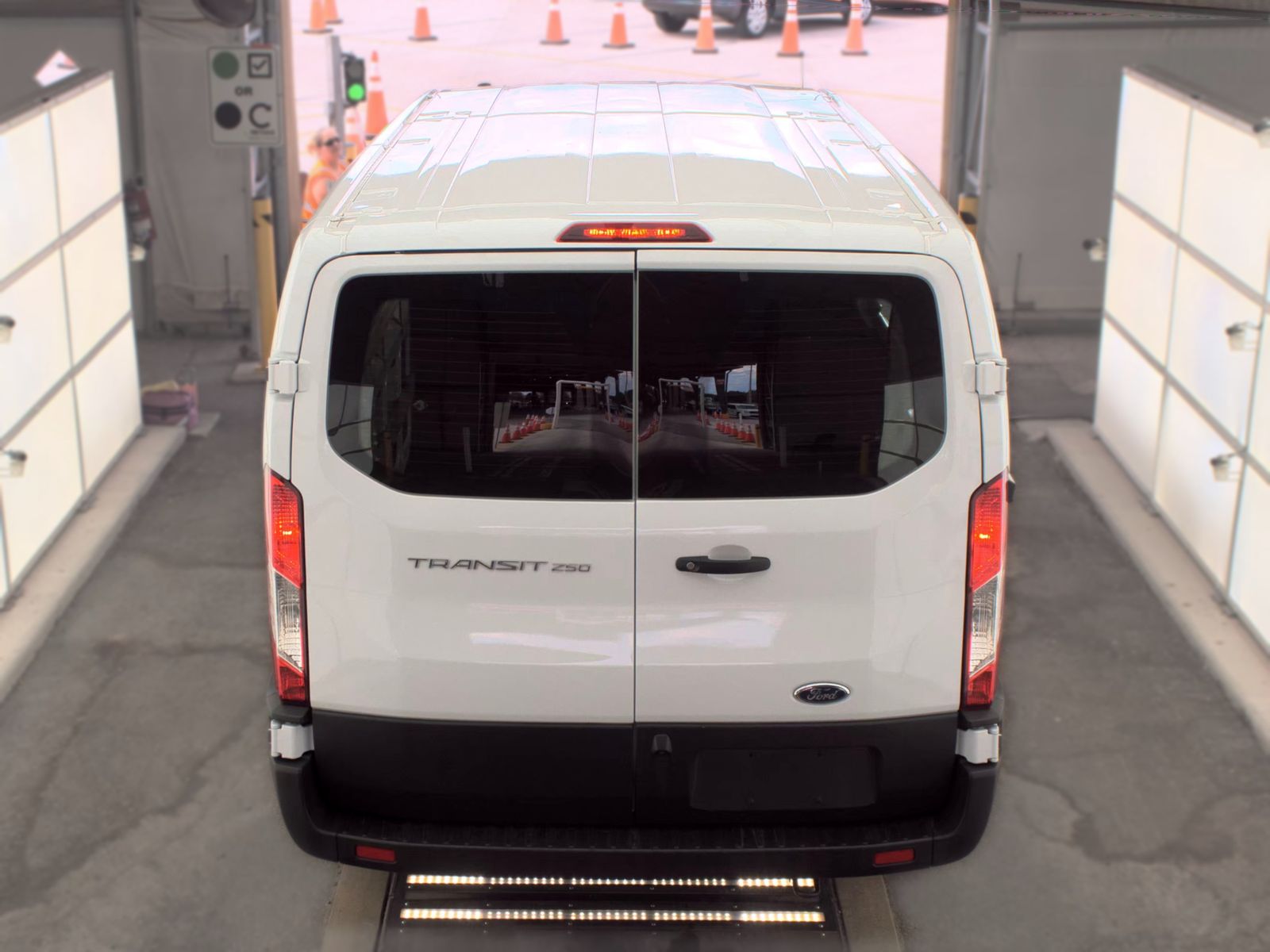 FORD TRANSIT 250 - 6