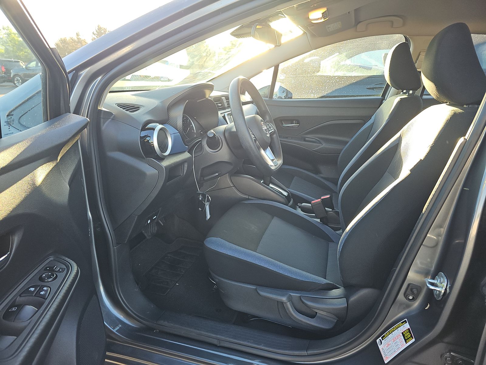 NISSAN VERSA - 8