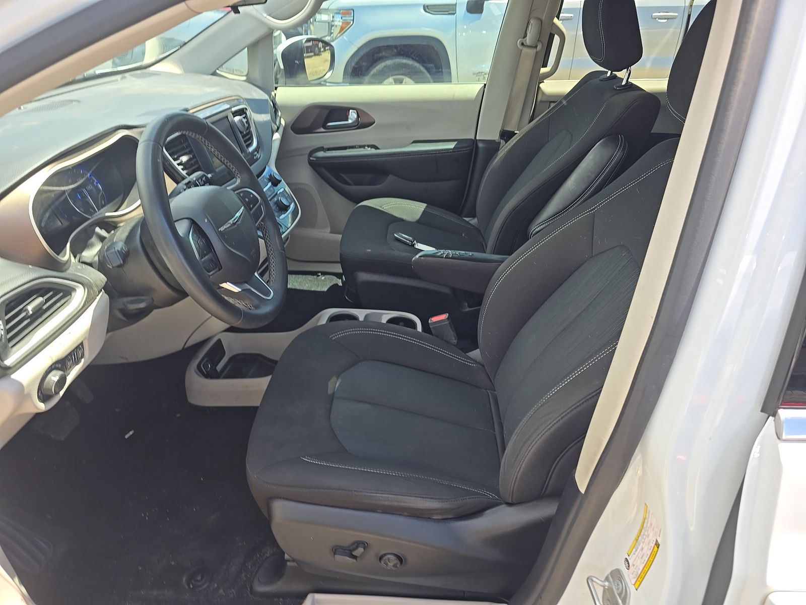 CHRYSLER VOYAGER - 8