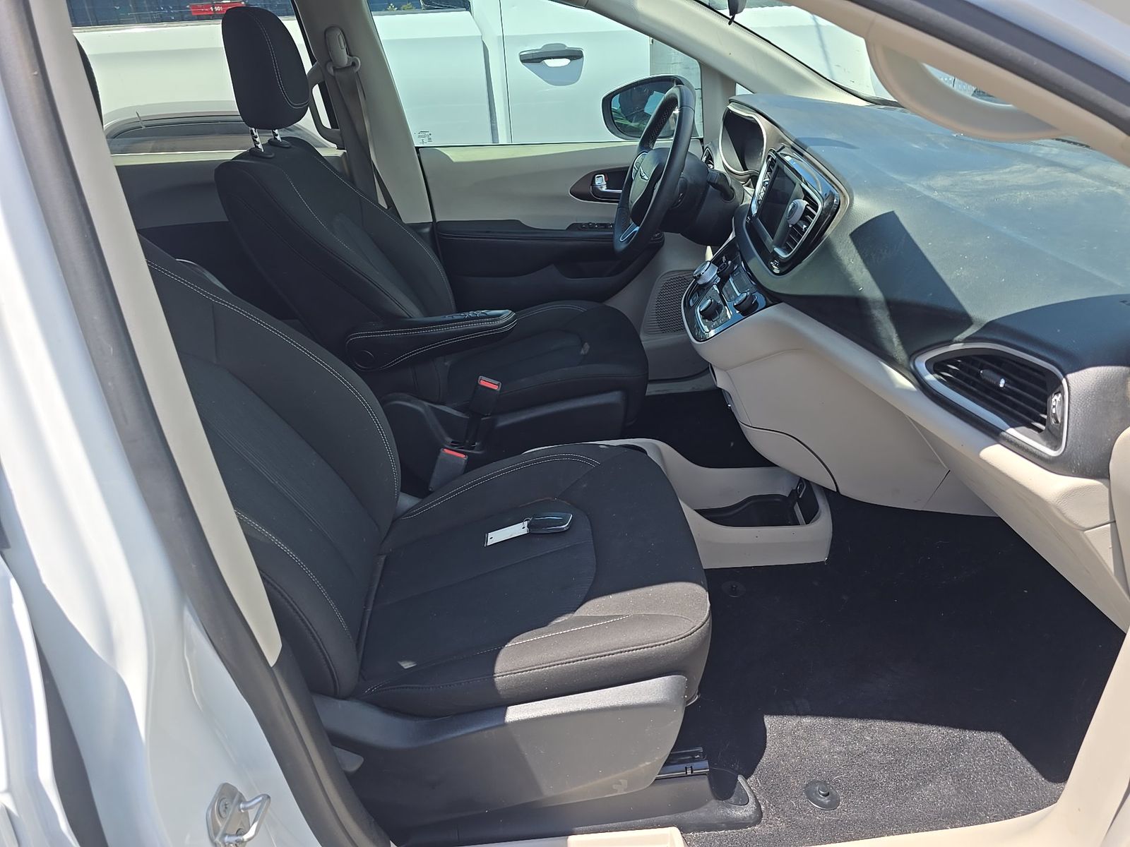 CHRYSLER VOYAGER - 9