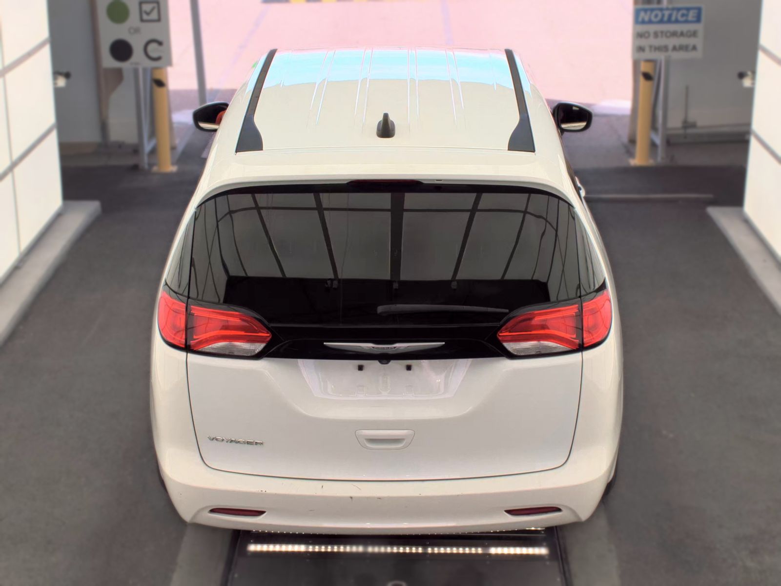 CHRYSLER VOYAGER - 7