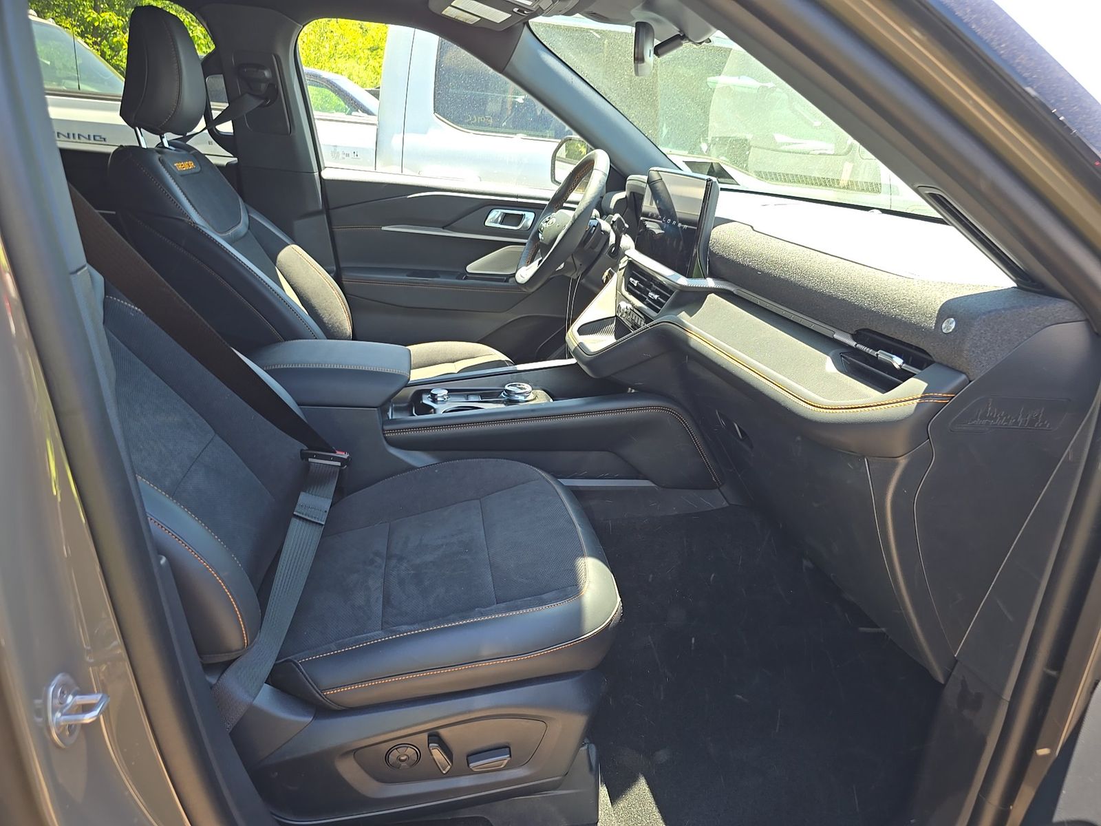 FORD EXPLORER - 9