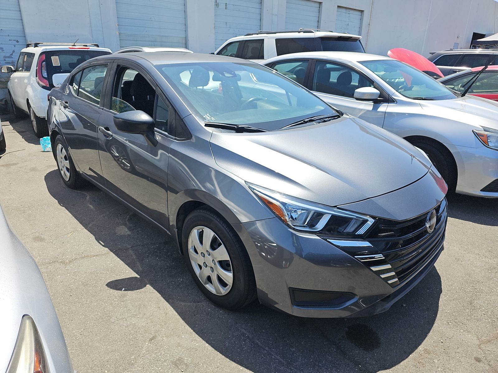 NISSAN VERSA - 4