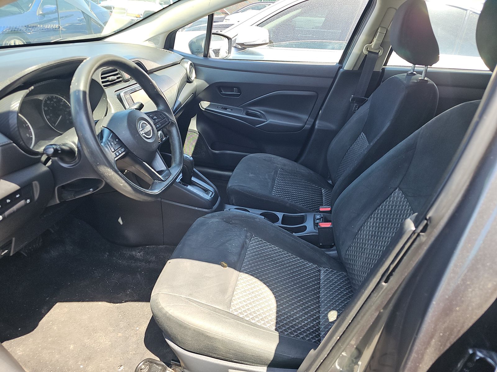 NISSAN VERSA - 8