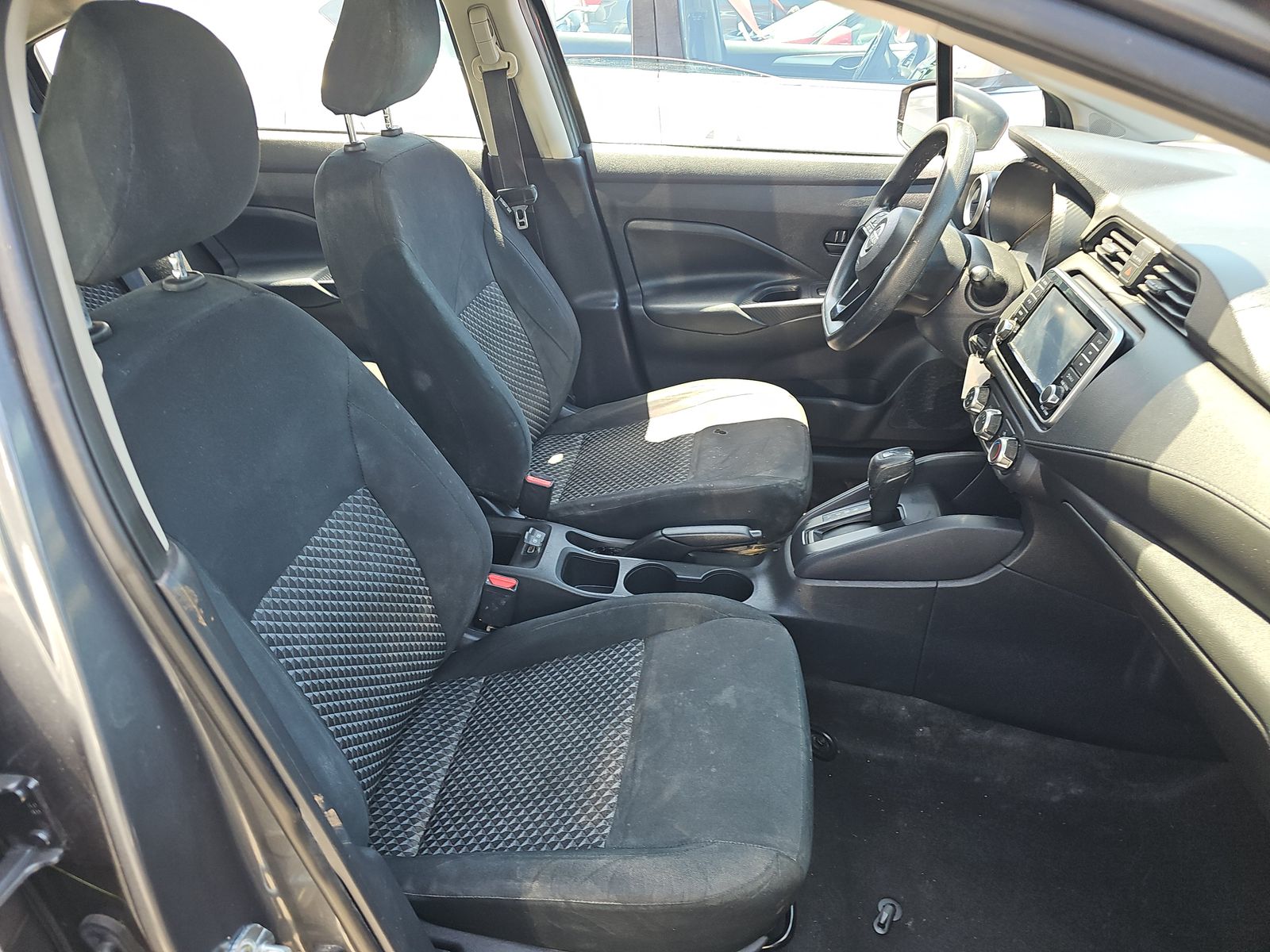 NISSAN VERSA - 9