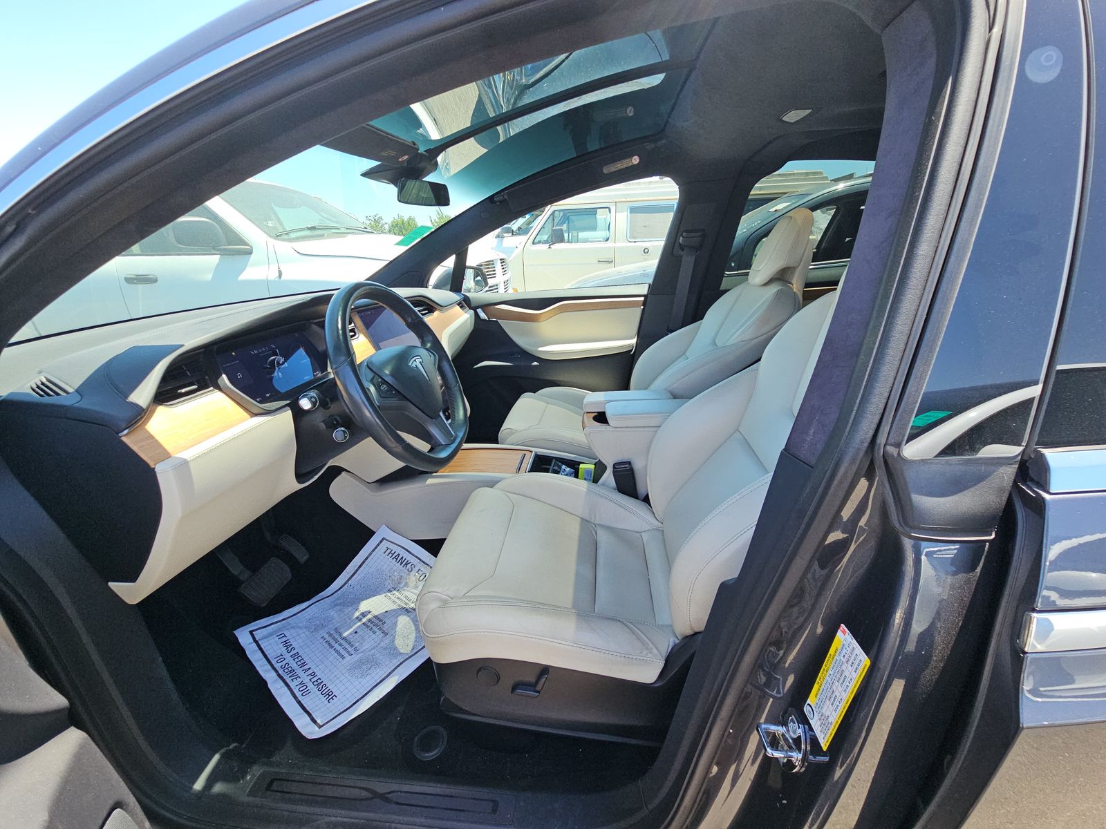 TESLA MODEL X - 8