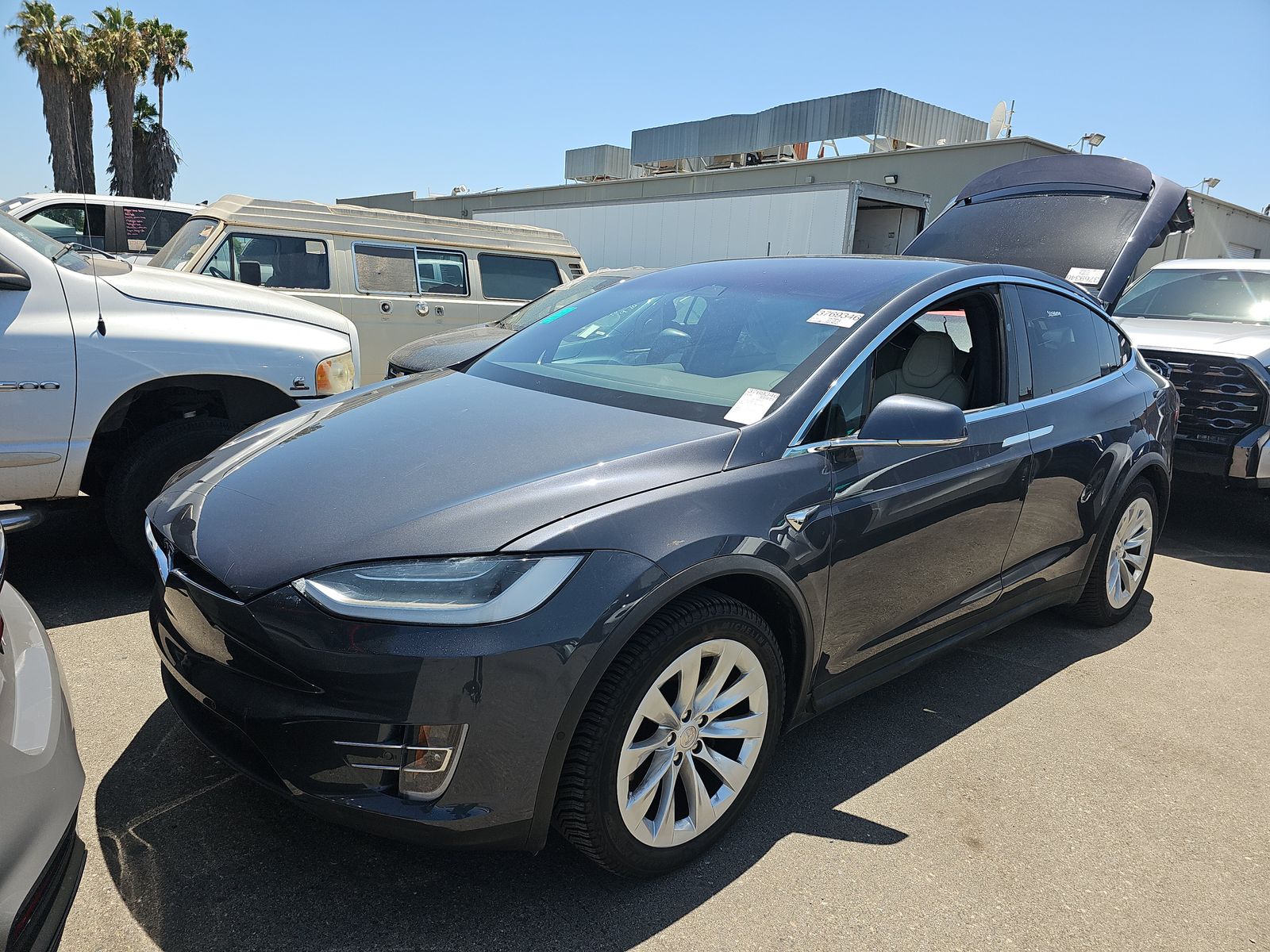 TESLA MODEL X - 1