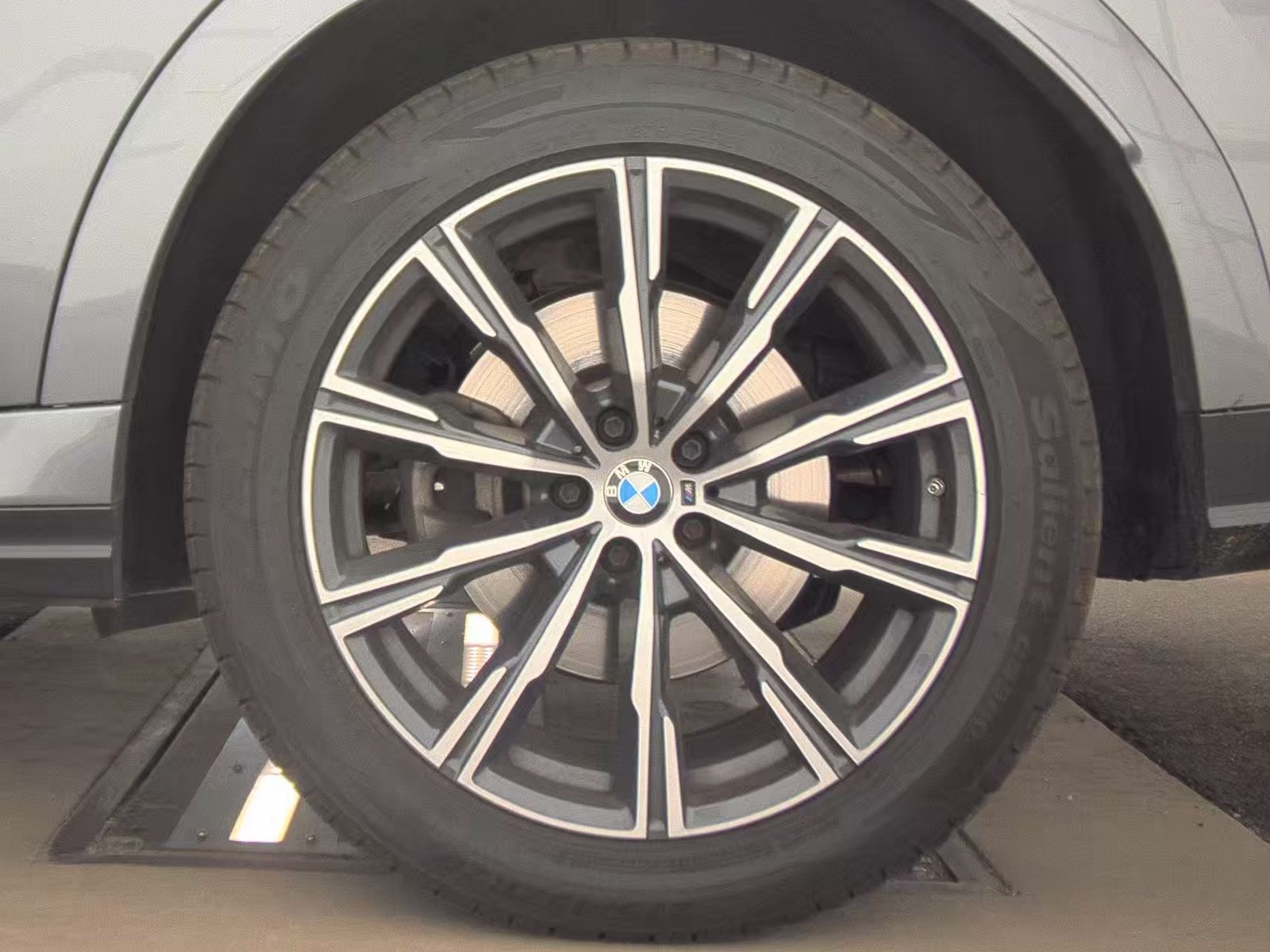 2025 BMW X6 xDrive40i AWD