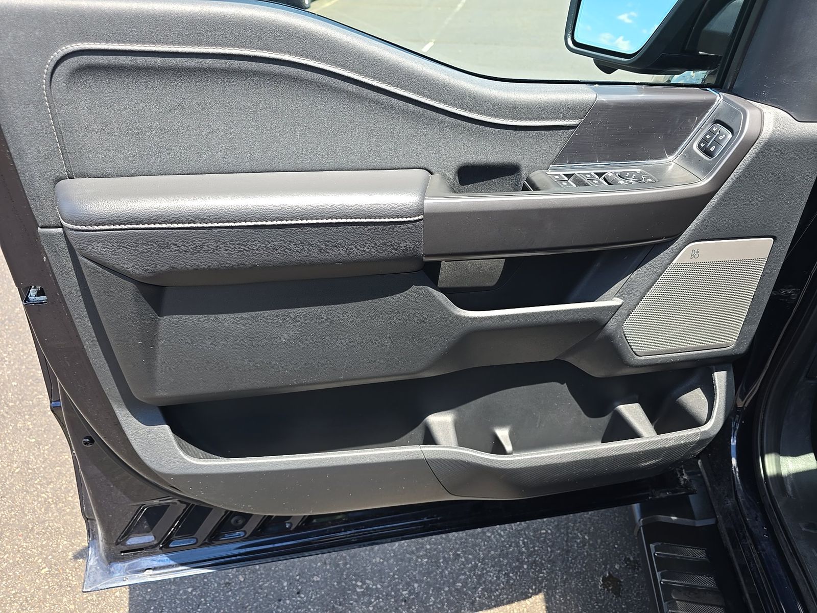 2025 Ford F-150 Lariat AWD