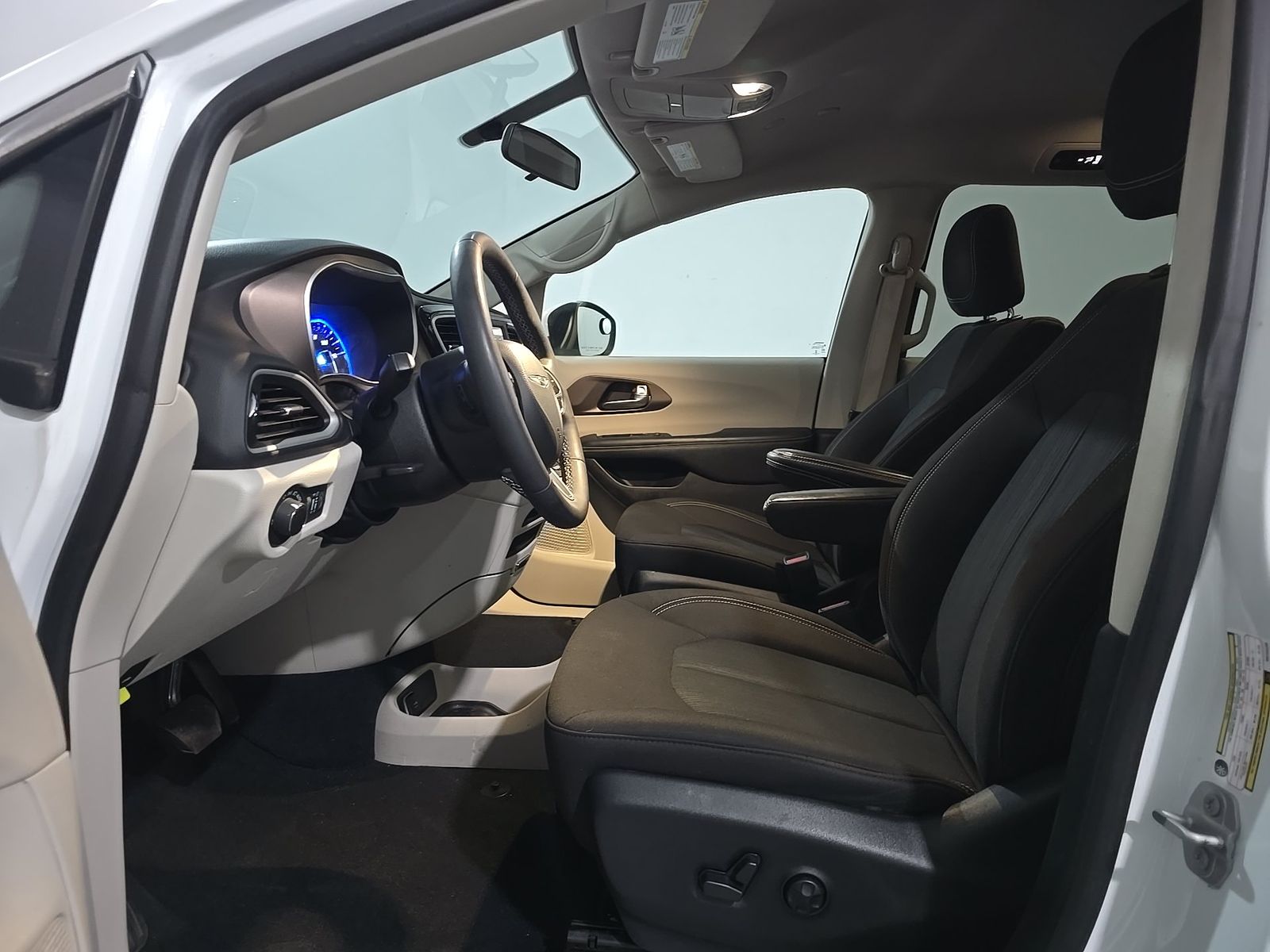 CHRYSLER VOYAGER - 8