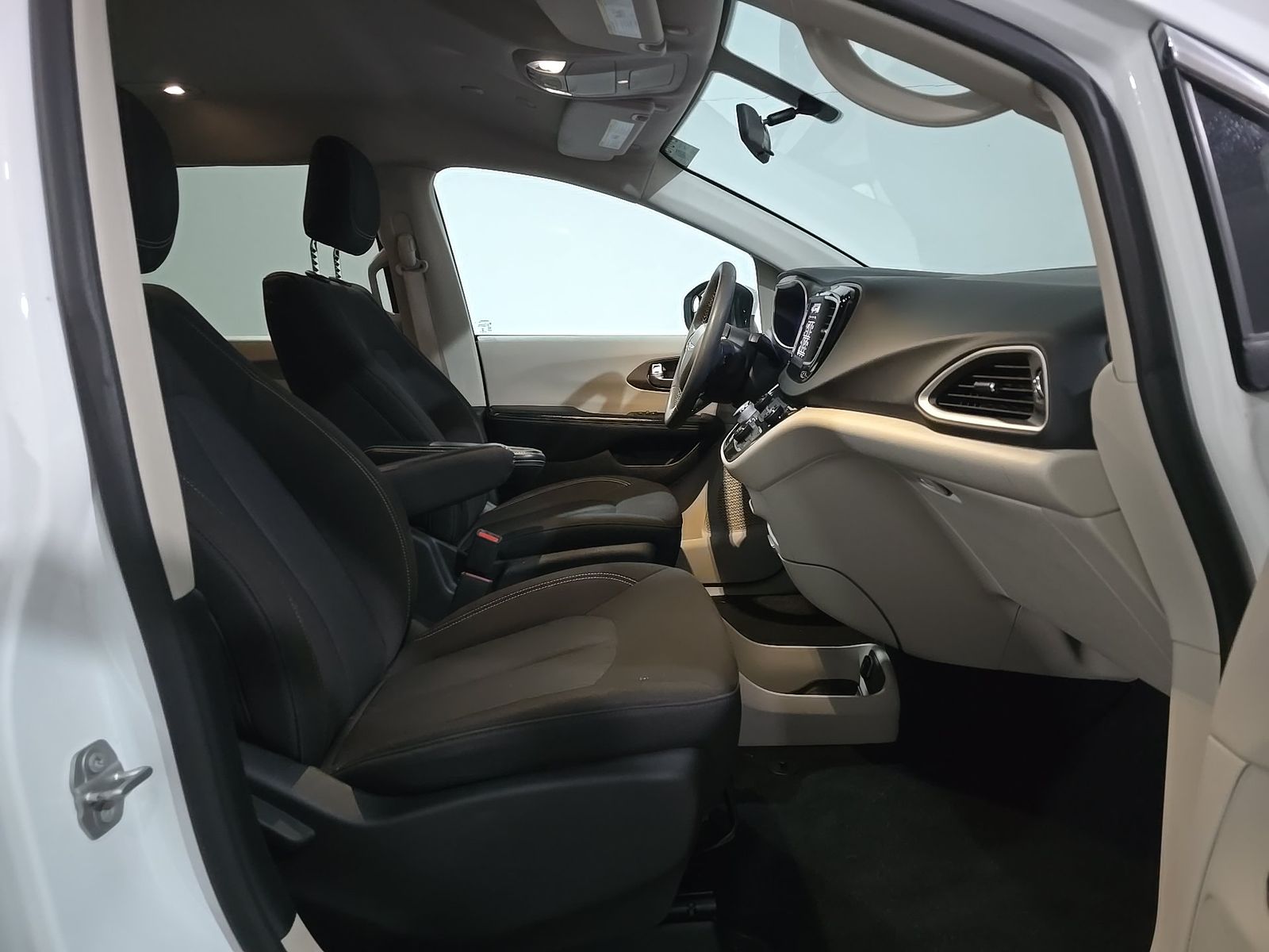 CHRYSLER VOYAGER - 9