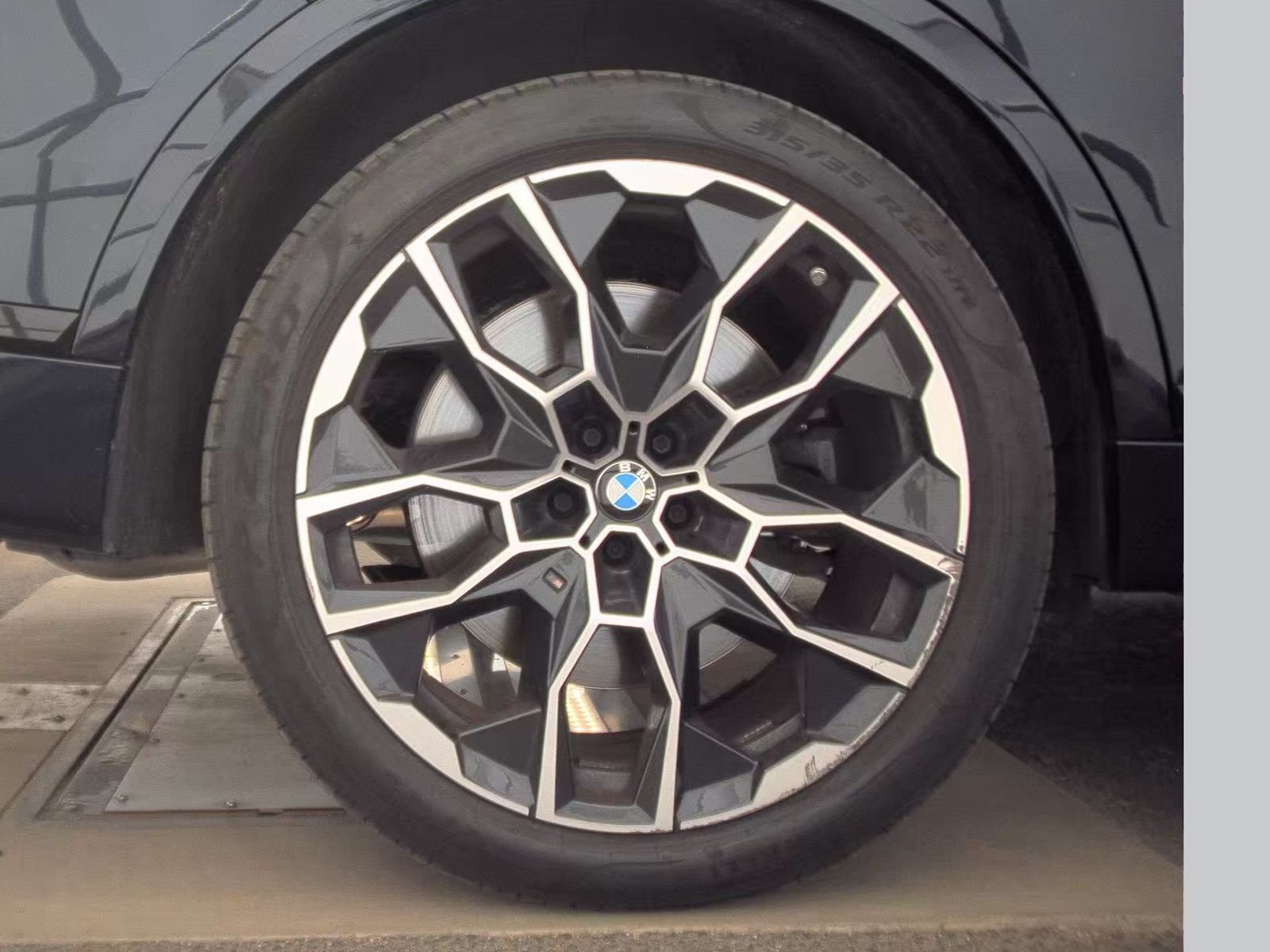 2026 BMW X7 M60i AWD
