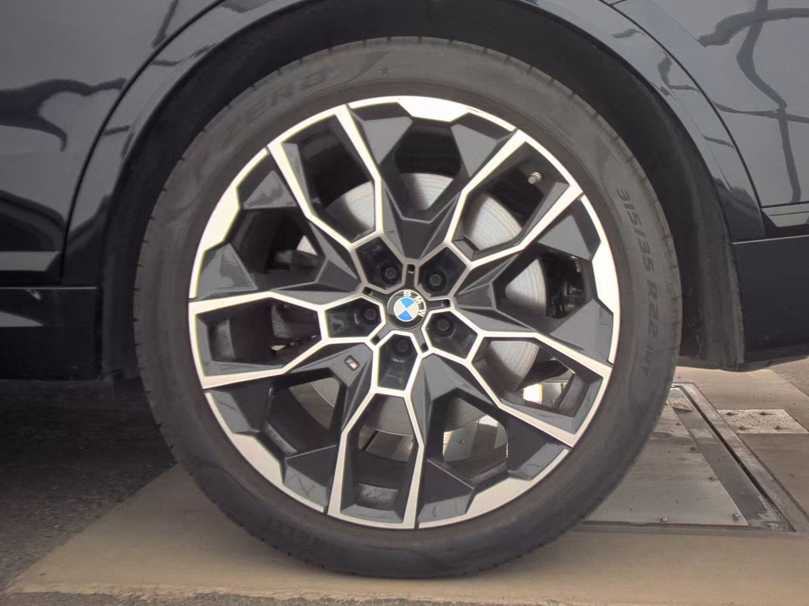 2026 BMW X7 M60i AWD