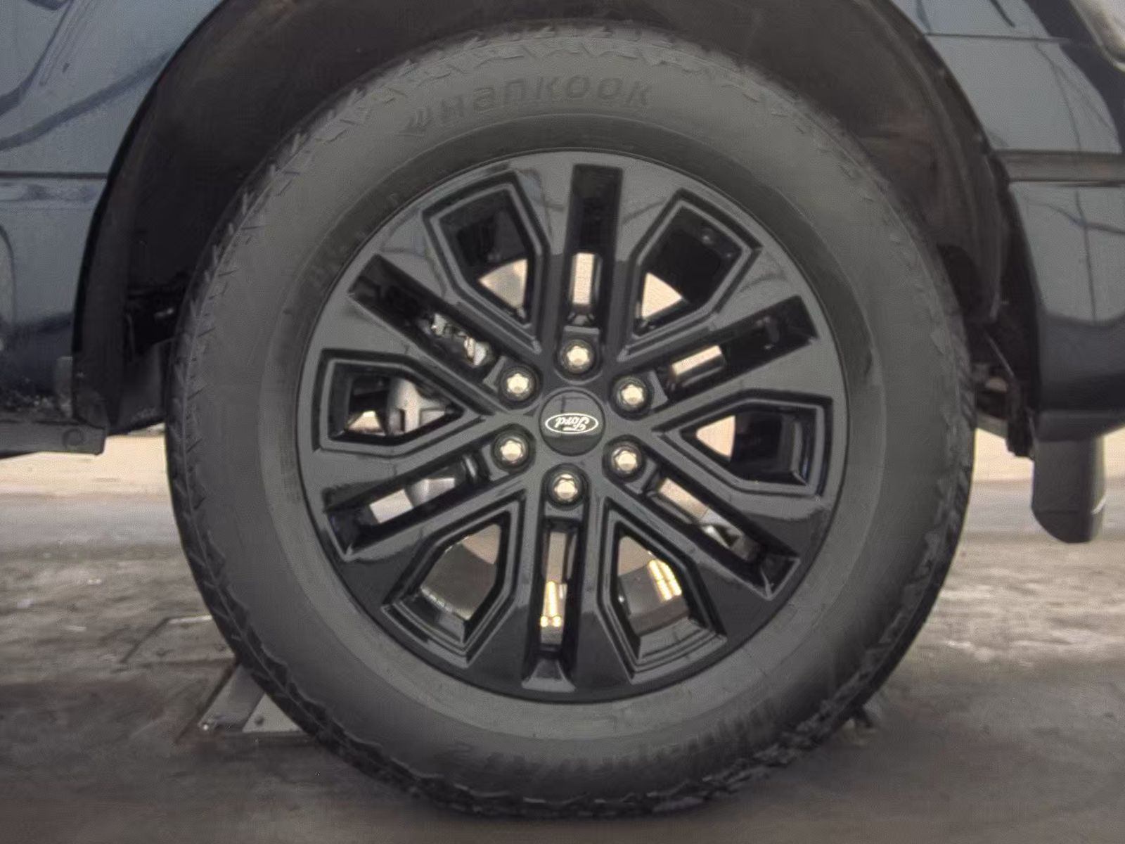 2025 Ford F-150 Lariat AWD