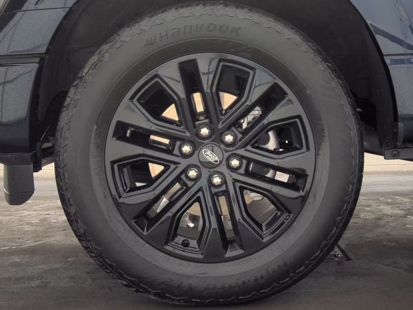 2025 Ford F-150 Lariat AWD