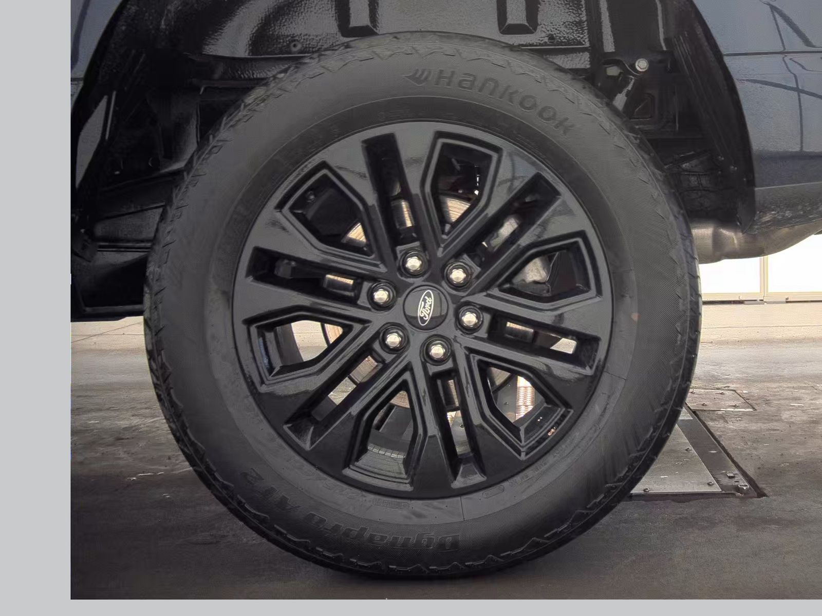 2025 Ford F-150 Lariat AWD