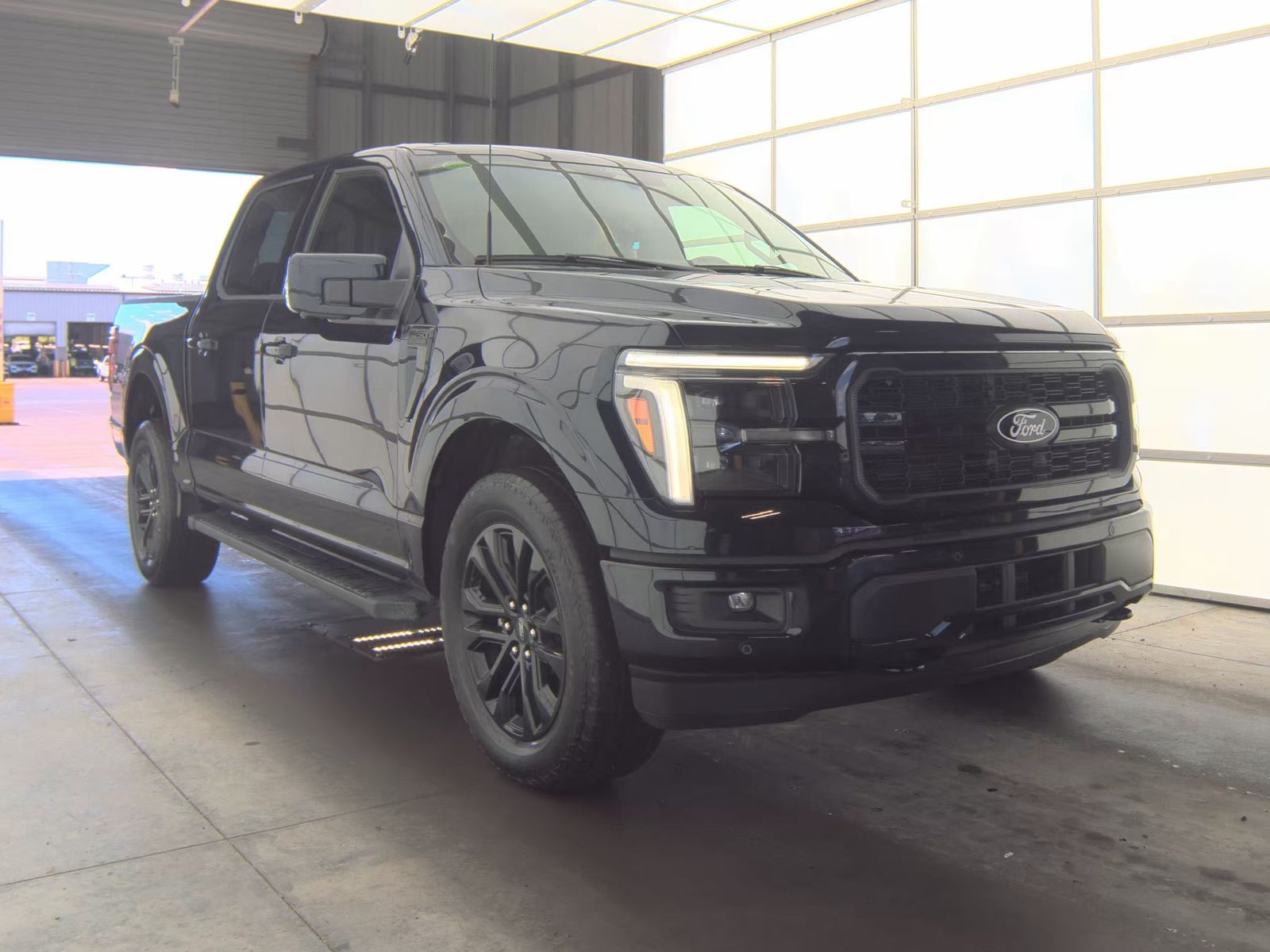 2025 Ford F-150 Lariat AWD