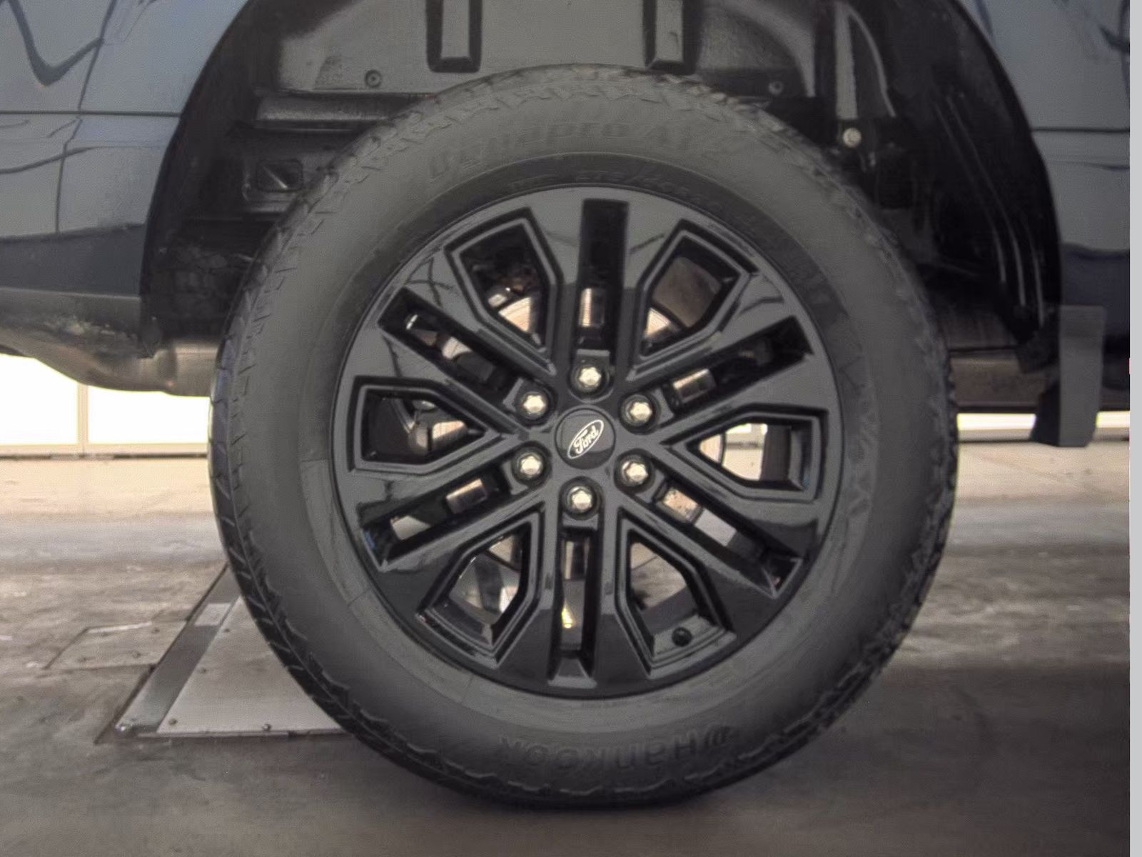 2025 Ford F-150 Lariat AWD