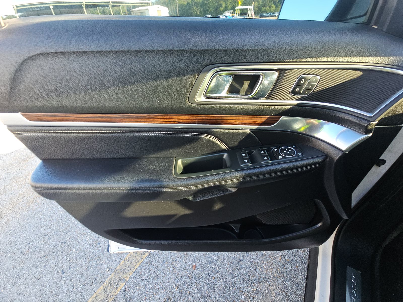 FORD EXPLORER - 10