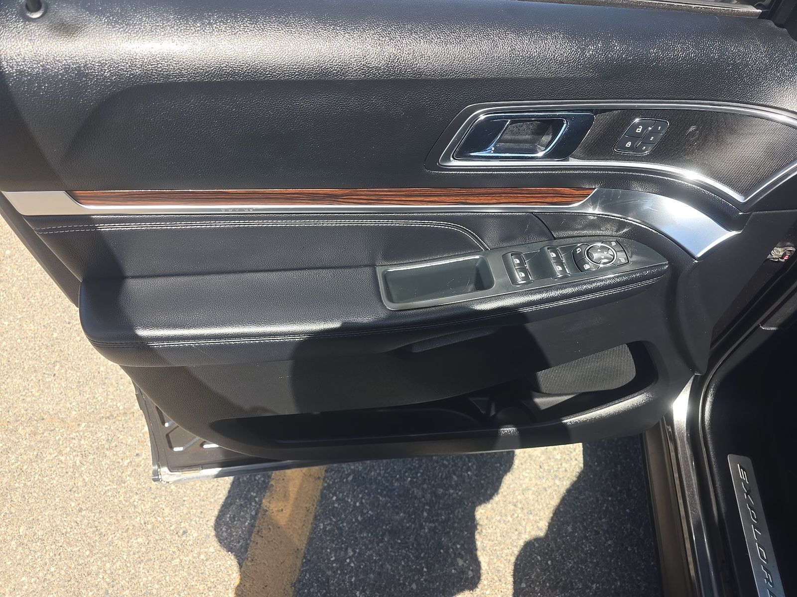 FORD EXPLORER - 10