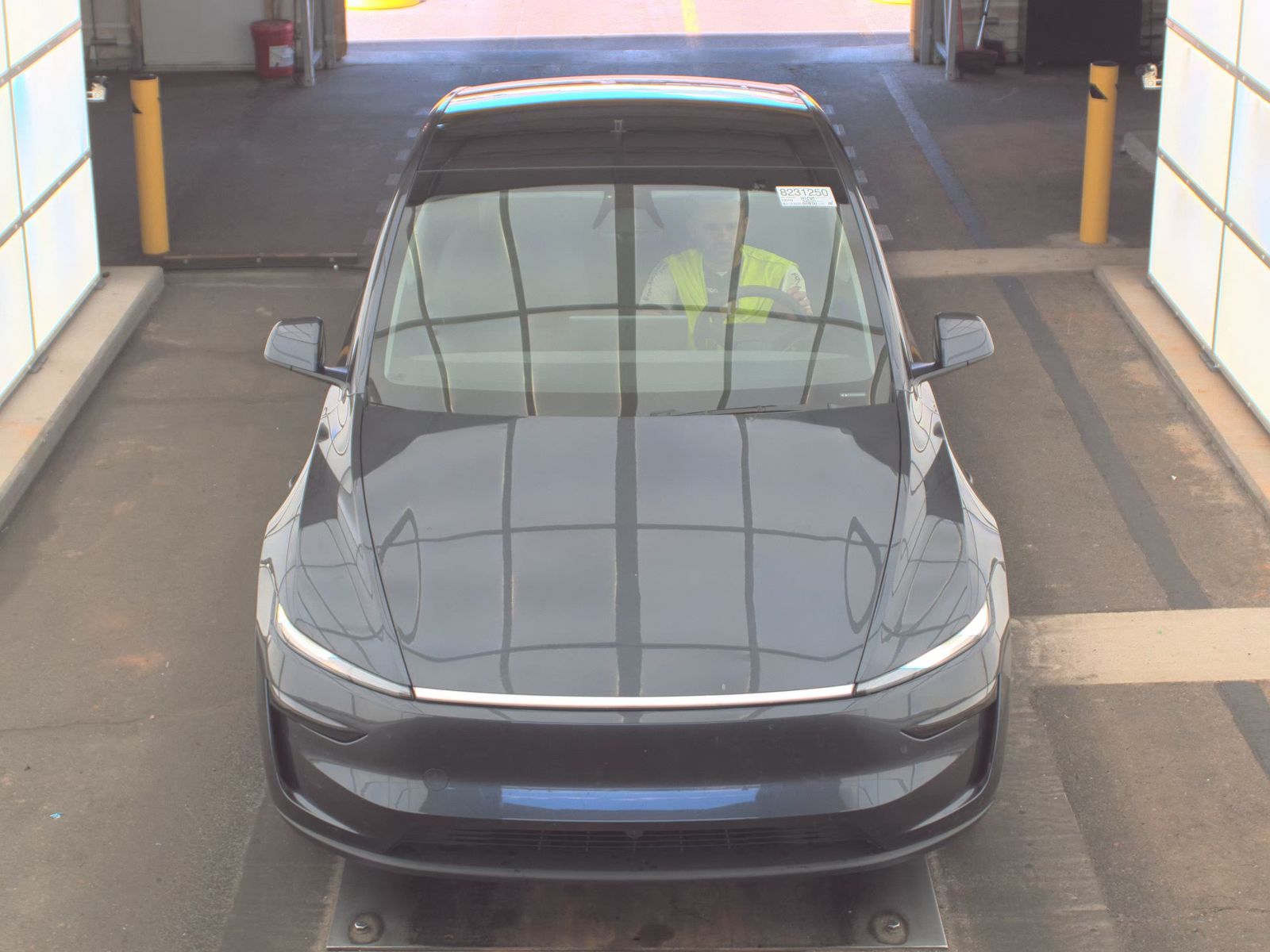 TESLA MODEL Y - 3