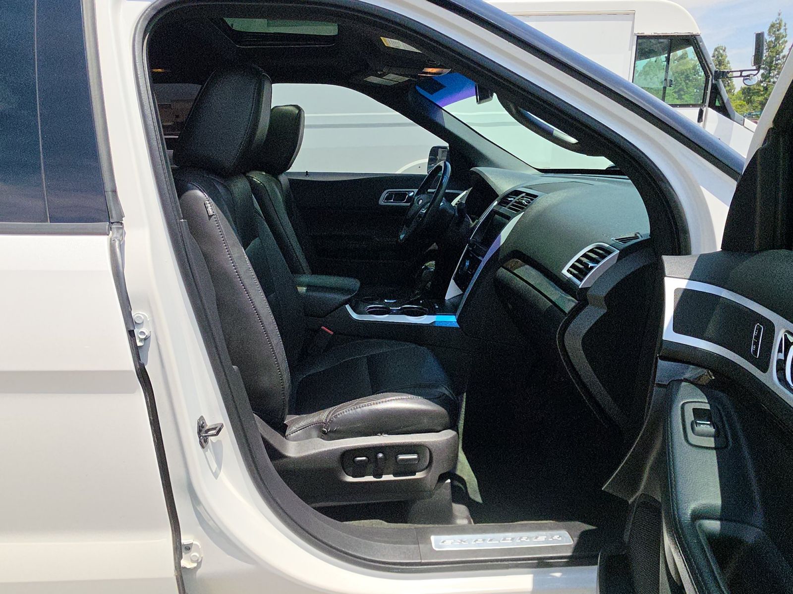 FORD EXPLORER - 9